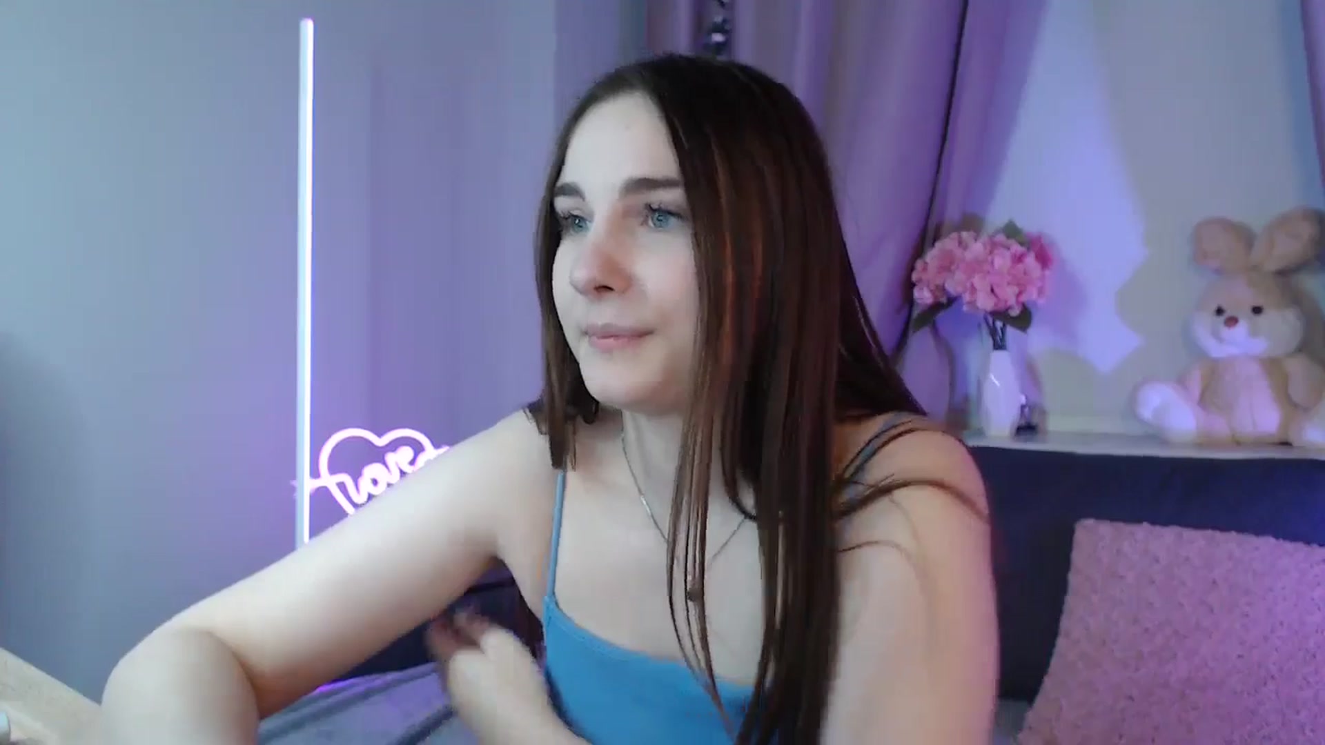 Gallery image thumbnail from LaneyGrey's myfreecams stream on, 01/22/2025, 15:00 image 18 of 20