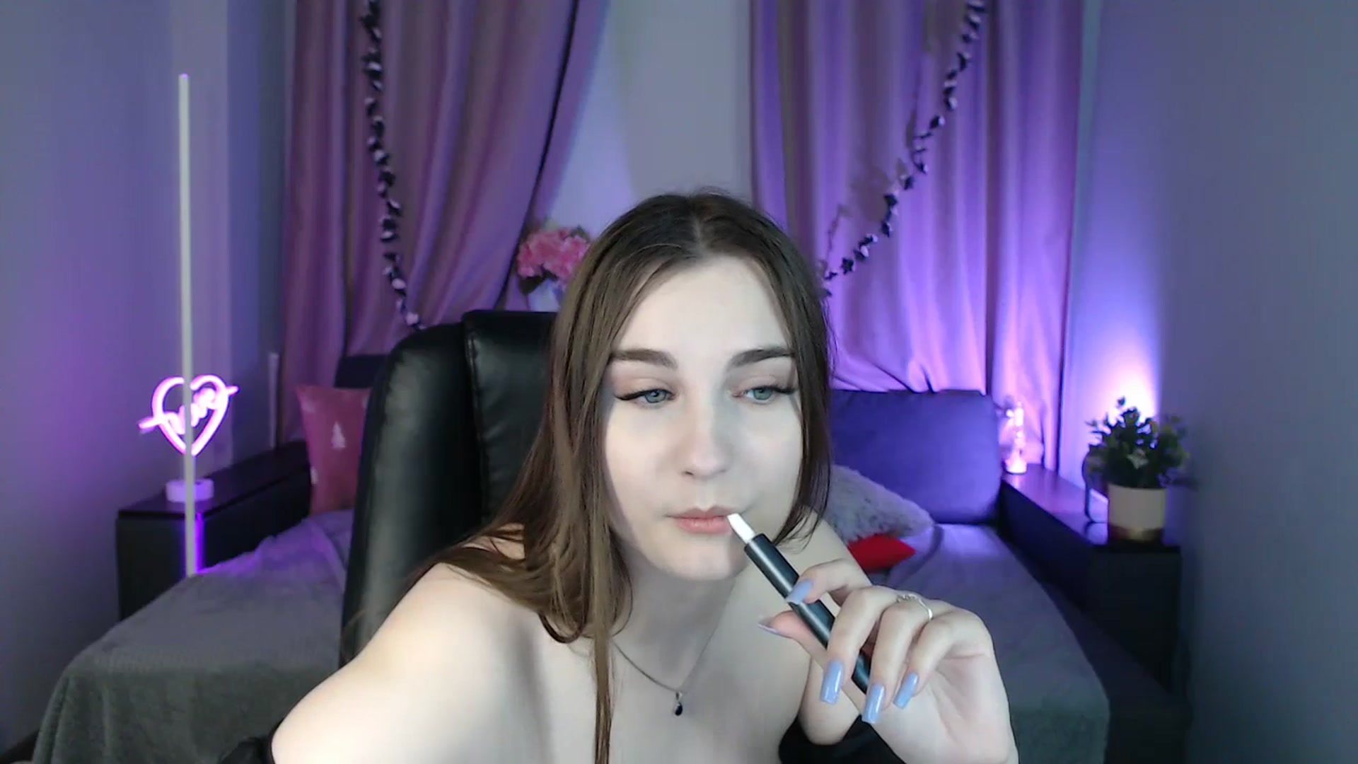 Gallery image thumbnail from LaneyGrey's myfreecams stream on, 01/25/2025, 09:34 image 20 of 20