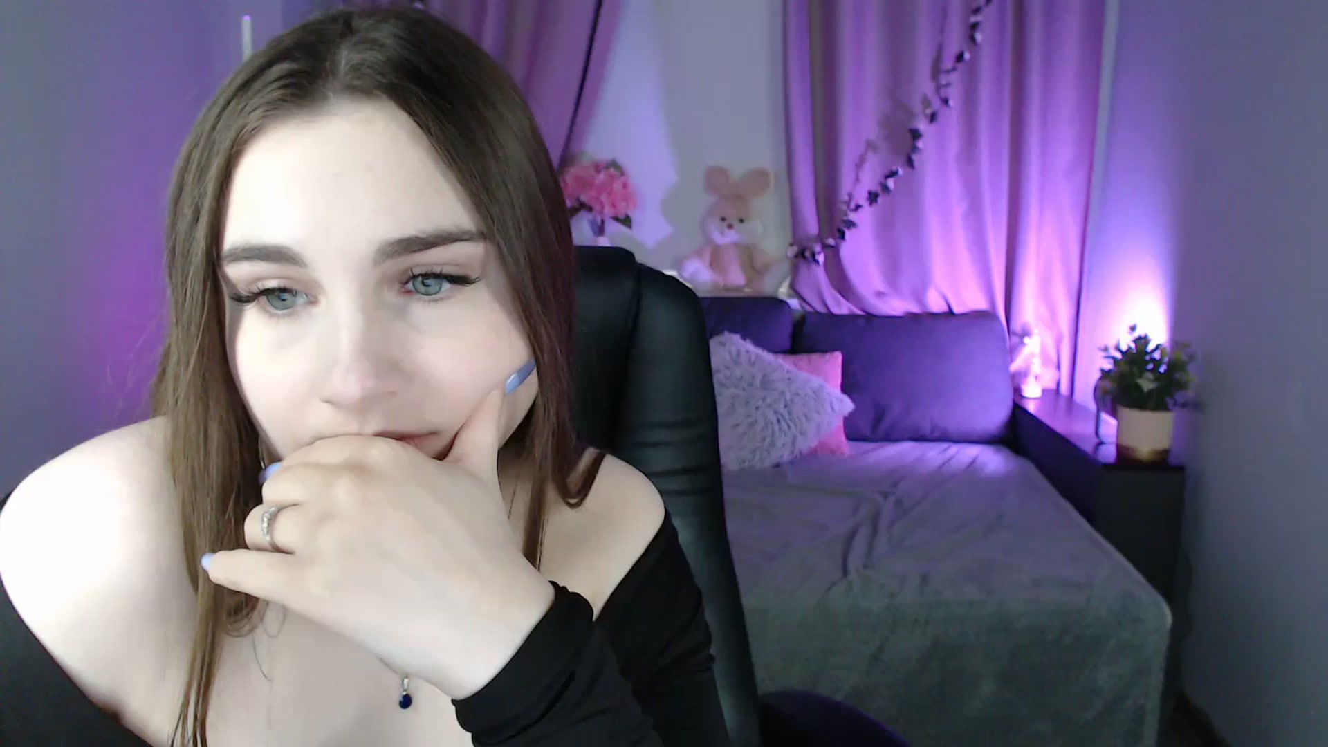 Gallery image thumbnail from LaneyGrey's myfreecams stream on, 01/26/2025, 10:37 image 2 of 20