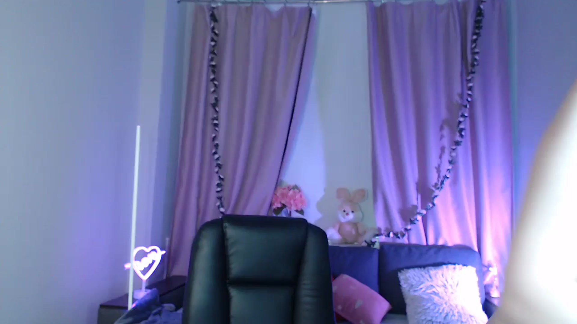 Gallery image thumbnail from LaneyGrey's myfreecams stream on, 01/31/2025, 09:13 image 1 of 20