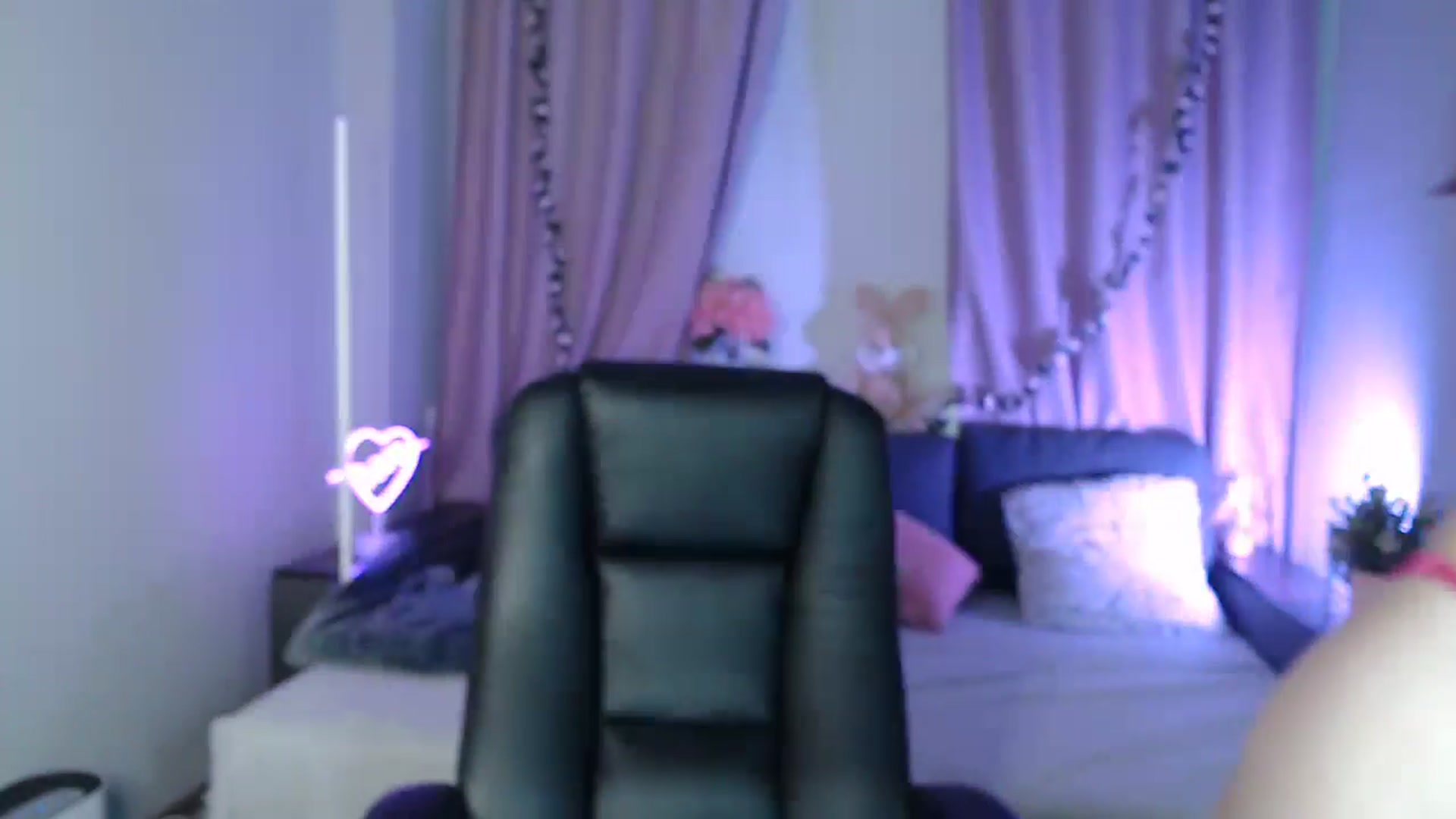 Gallery image thumbnail from LaneyGrey's myfreecams stream on, 01/31/2025, 10:00 image 16 of 20