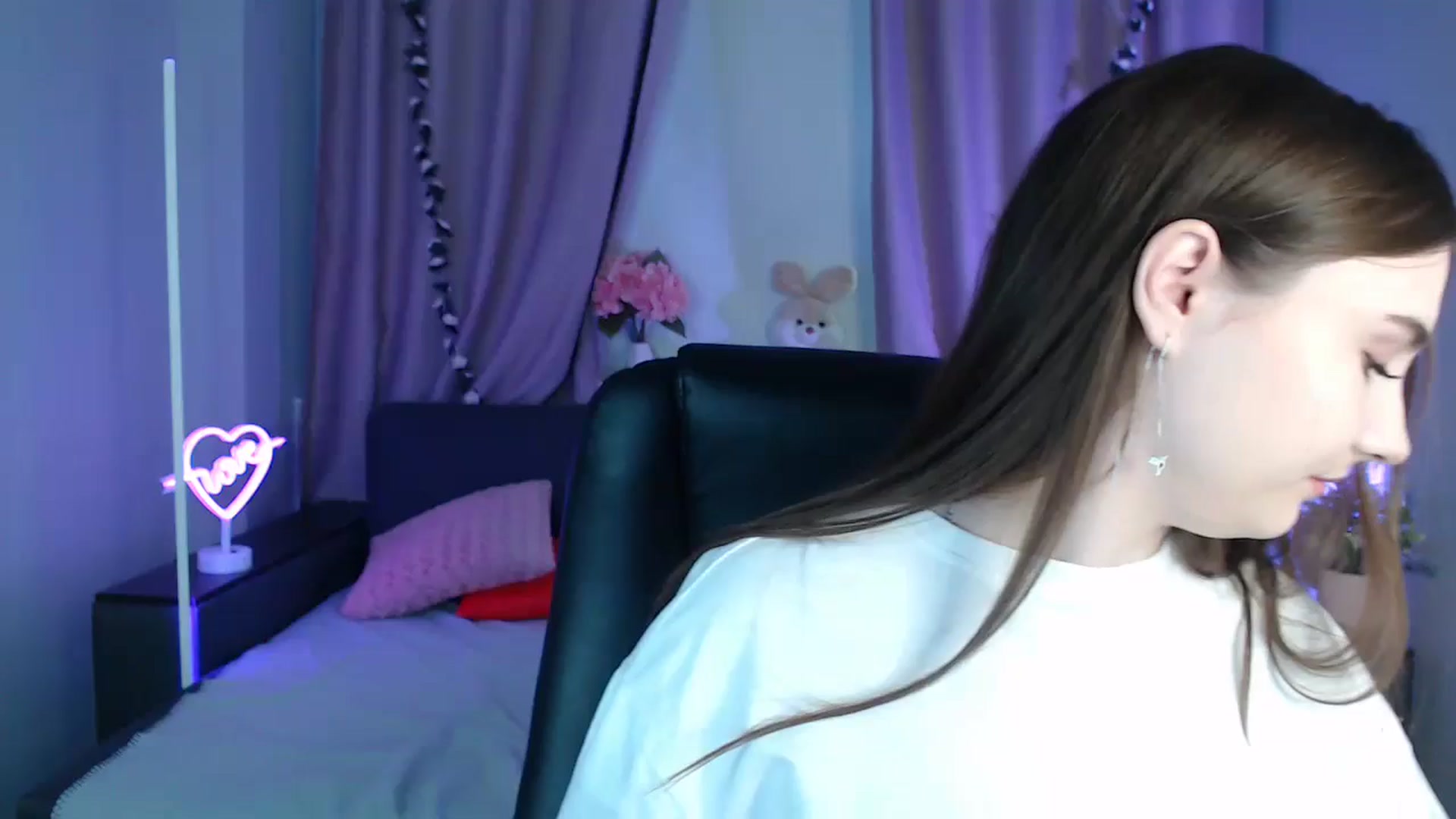 Gallery image thumbnail from LaneyGrey's myfreecams stream on, 02/03/2025, 10:00 image 1 of 20
