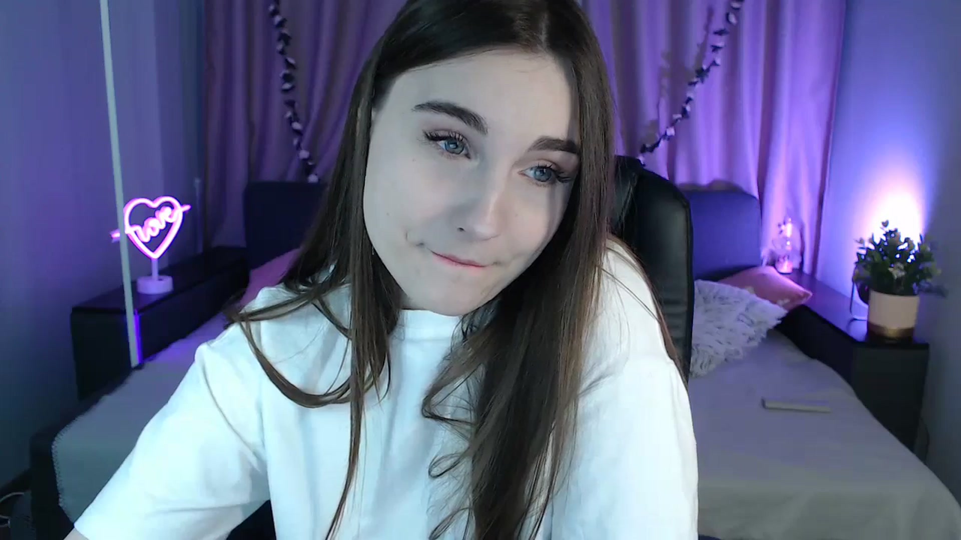 Gallery image thumbnail from LaneyGrey's myfreecams stream on, 02/03/2025, 10:00 image 4 of 20