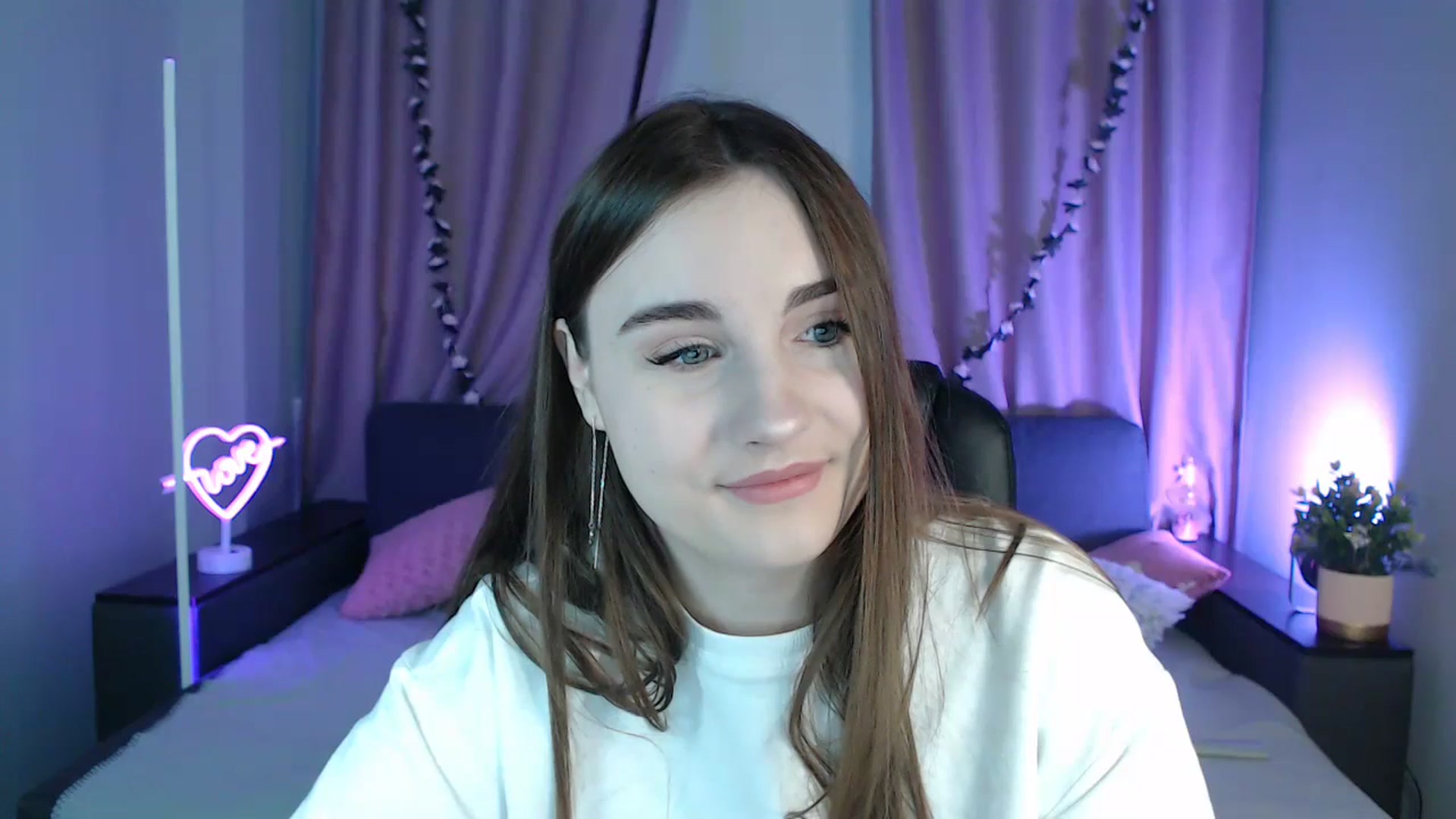 Gallery image thumbnail from LaneyGrey's myfreecams stream on, 02/03/2025, 10:00 image 3 of 20