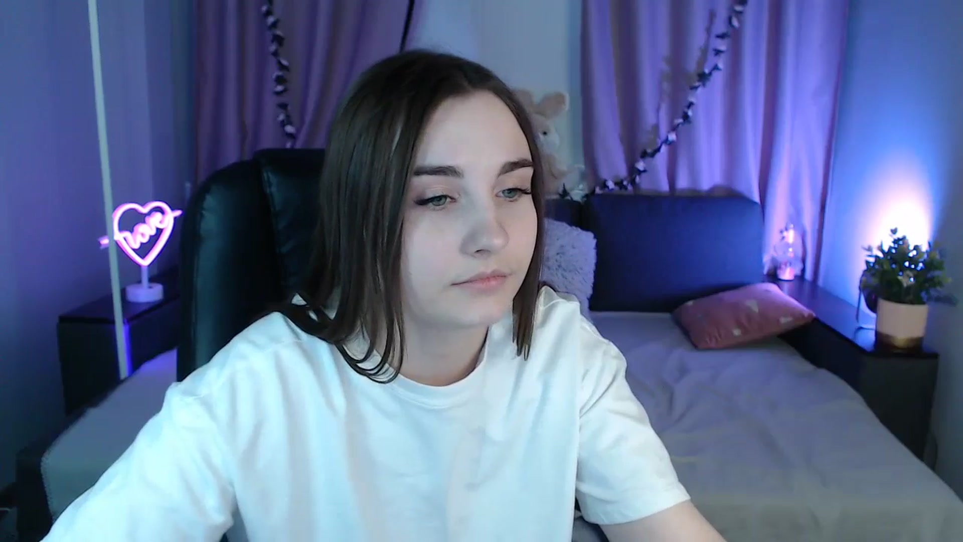 Gallery image thumbnail from LaneyGrey's myfreecams stream on, 02/03/2025, 13:13 image 13 of 20
