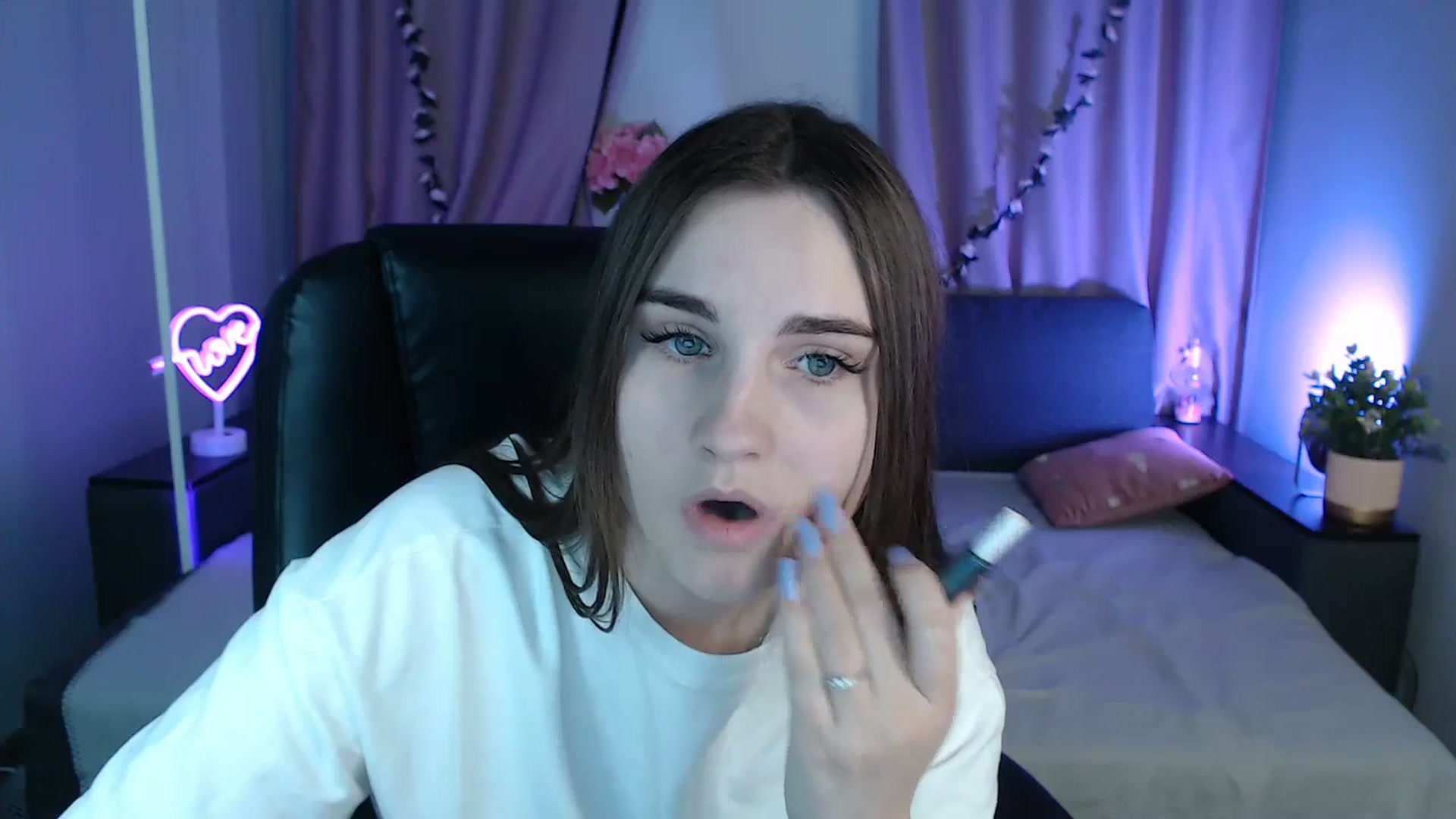 Gallery image thumbnail from LaneyGrey's myfreecams stream on, 02/03/2025, 13:13 image 15 of 20