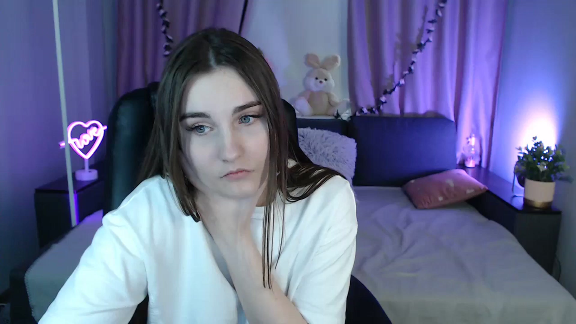 Gallery image thumbnail from LaneyGrey's myfreecams stream on, 02/03/2025, 13:13 image 7 of 20