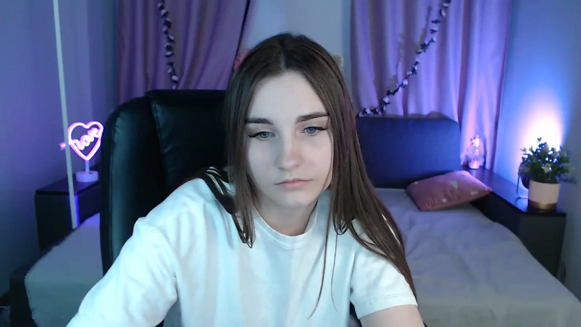 Gallery image thumbnail from LaneyGrey's myfreecams stream on, 02/03/2025, 13:13 image 19 of 20