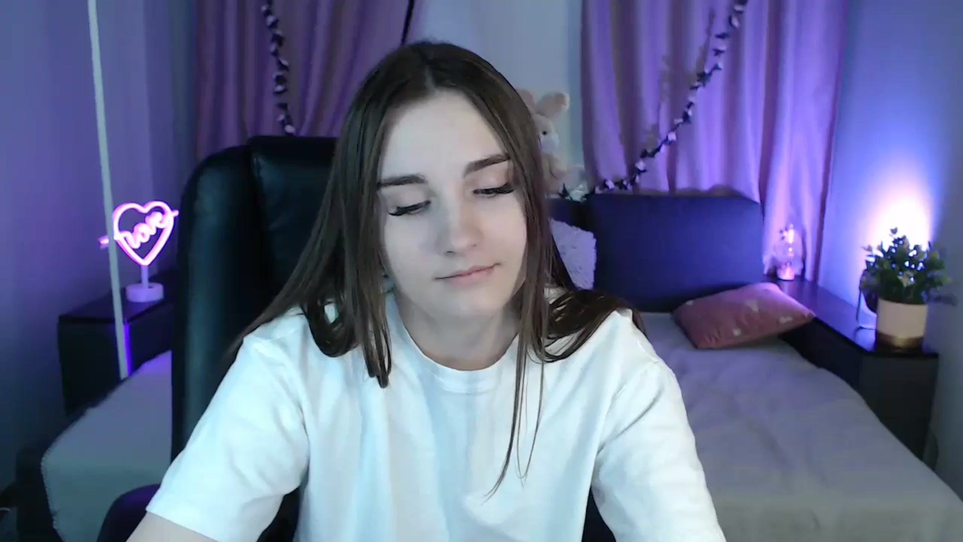 Gallery image thumbnail from LaneyGrey's myfreecams stream on, 02/03/2025, 13:13 image 9 of 20
