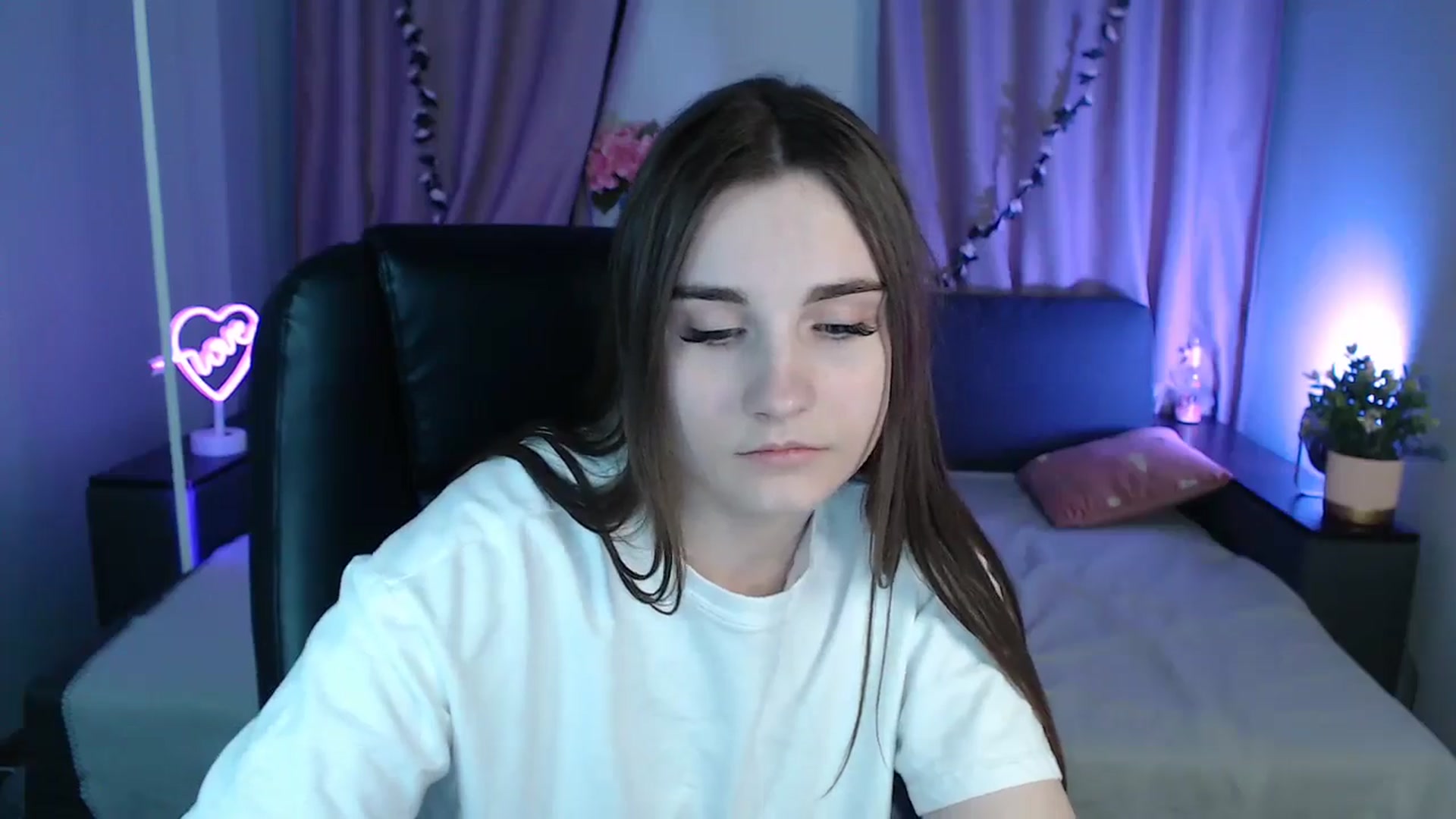 Gallery image thumbnail from LaneyGrey's myfreecams stream on, 02/03/2025, 13:13 image 17 of 20