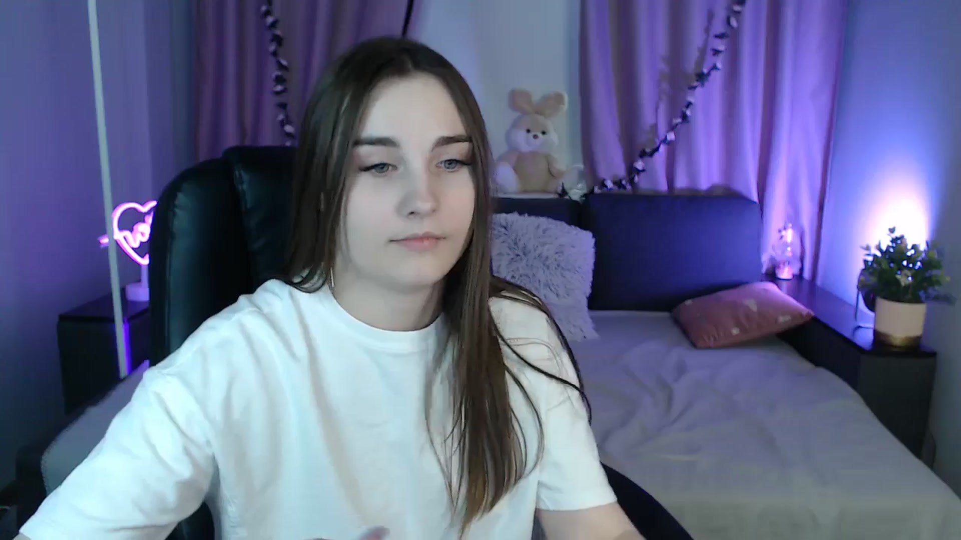 Gallery image thumbnail from LaneyGrey's myfreecams stream on, 02/03/2025, 13:13 image 10 of 20