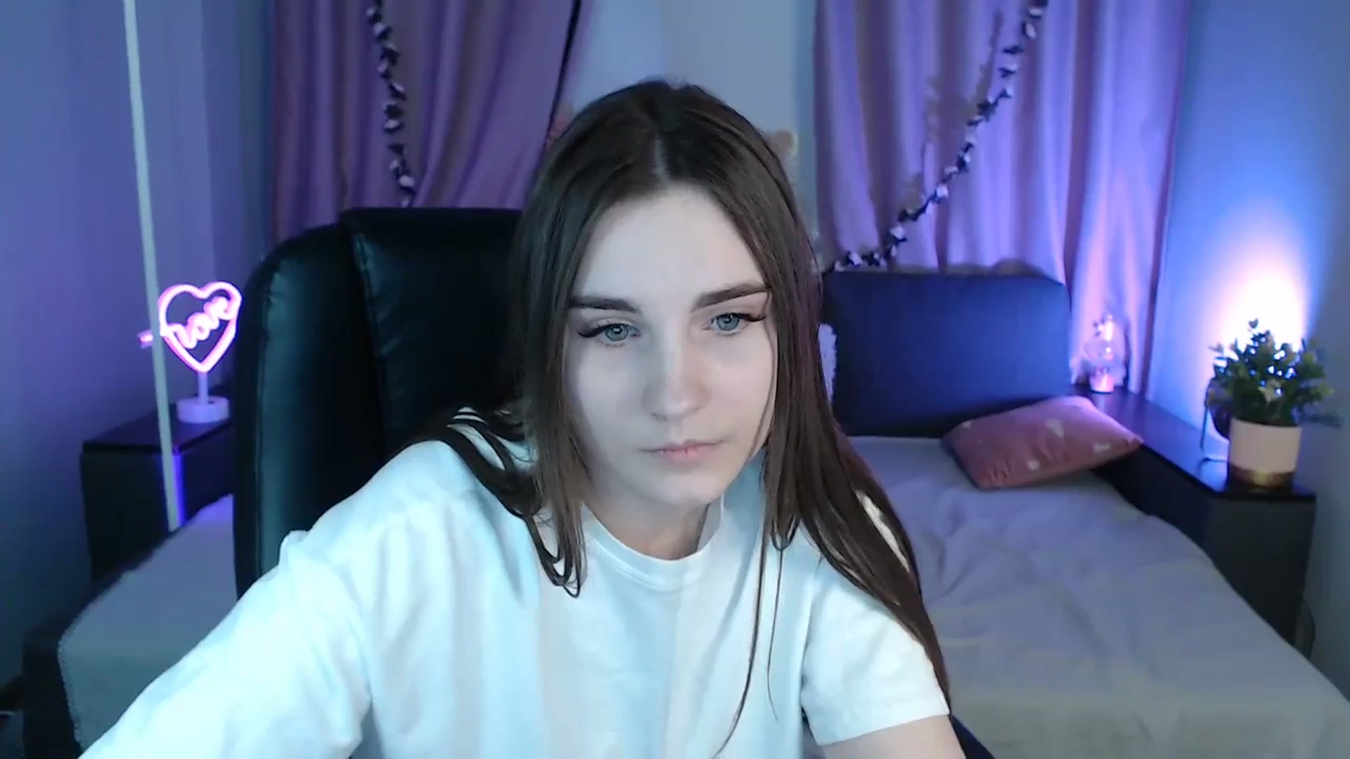 Gallery image thumbnail from LaneyGrey's myfreecams stream on, 02/03/2025, 13:13 image 18 of 20