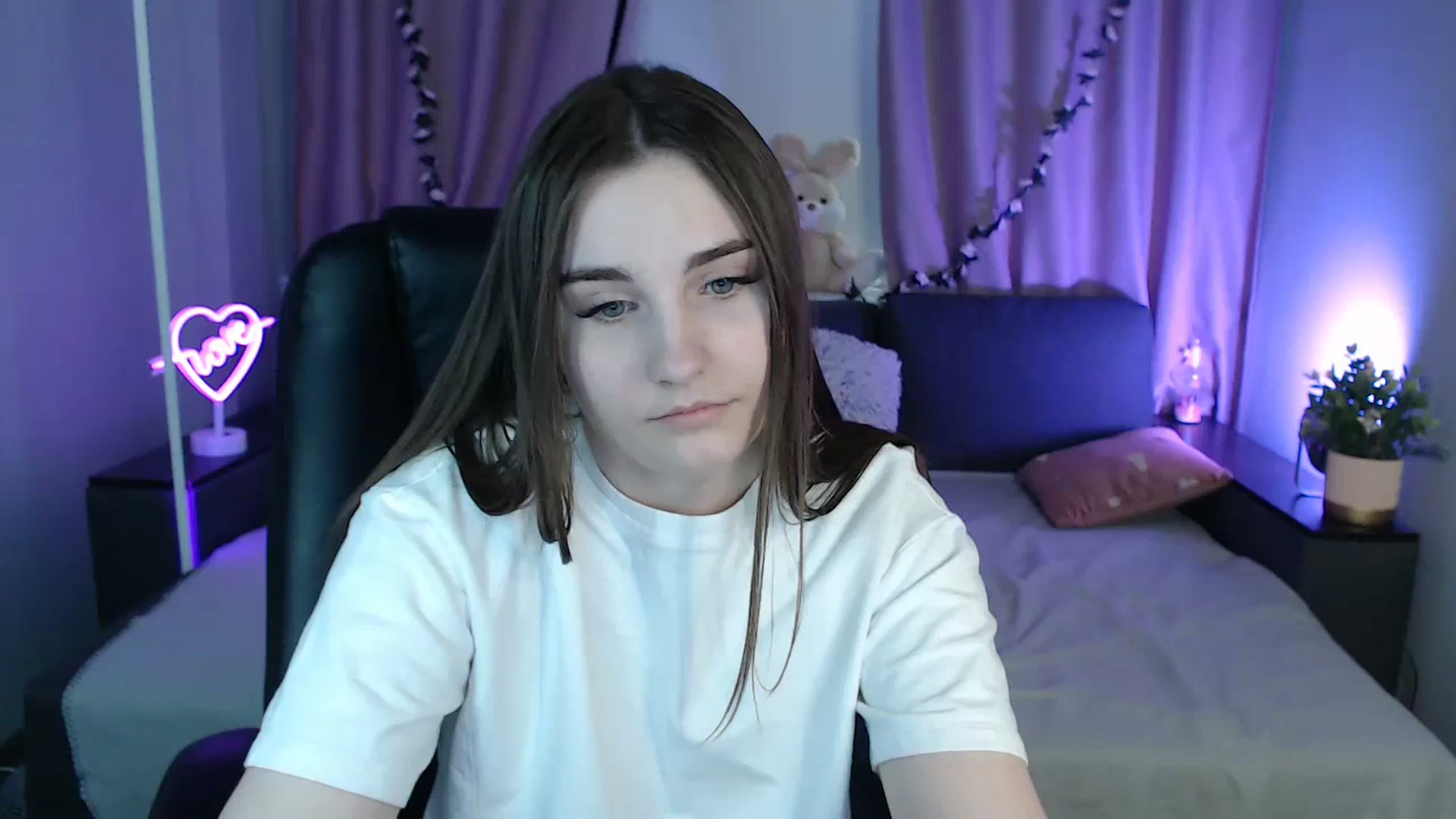 Gallery image thumbnail from LaneyGrey's myfreecams stream on, 02/03/2025, 13:13 image 8 of 20