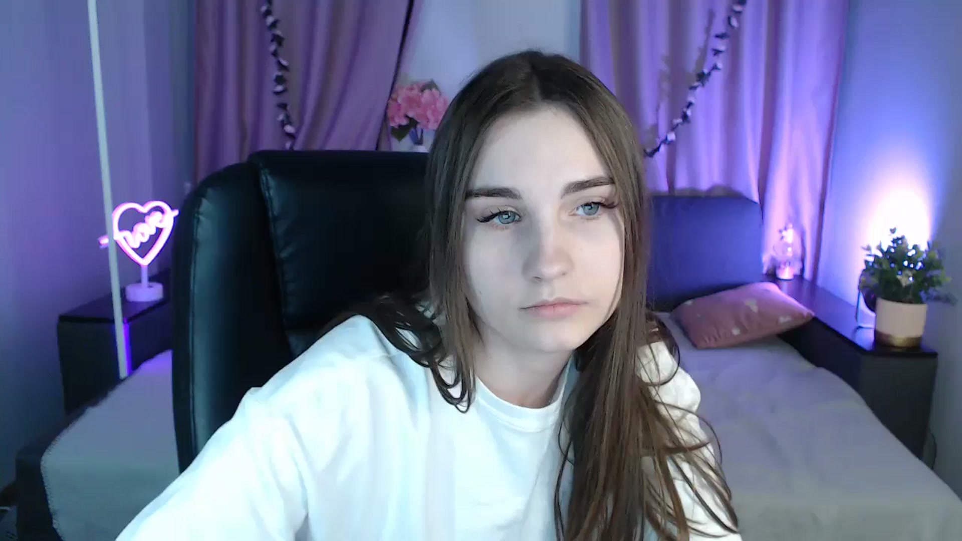 Gallery image thumbnail from LaneyGrey's myfreecams stream on, 02/03/2025, 13:13 image 12 of 20