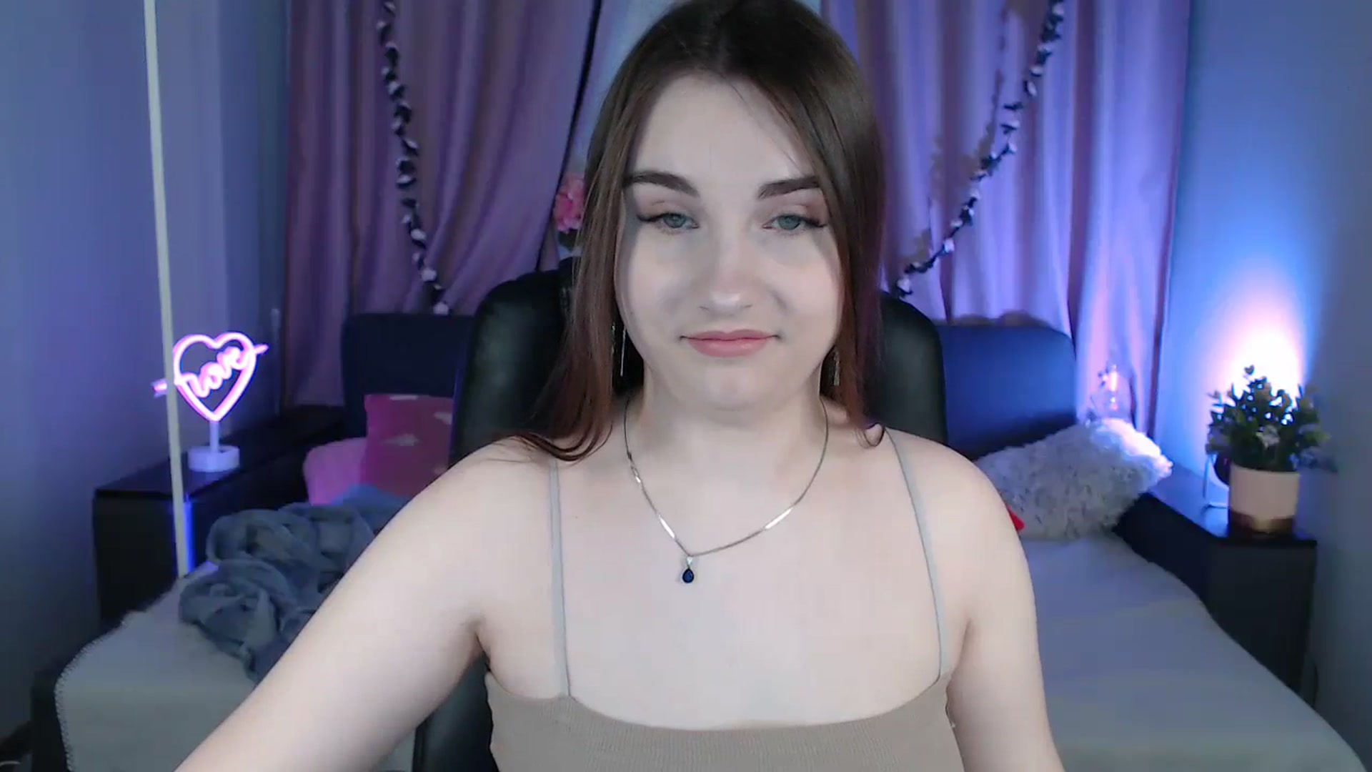 Gallery image thumbnail from LaneyGrey's myfreecams stream on, 02/05/2025, 09:23 image 3 of 20