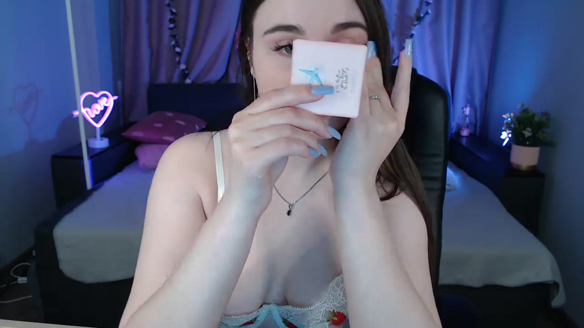 Gallery image thumbnail from LaneyGrey's myfreecams stream on, 02/08/2025, 14:20 image 17 of 20
