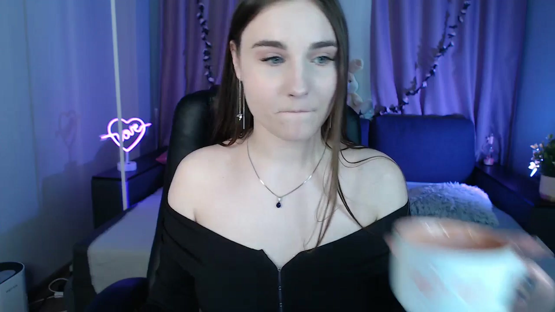 Gallery image thumbnail from LaneyGrey's myfreecams stream on, 02/09/2025, 11:25 image 19 of 20