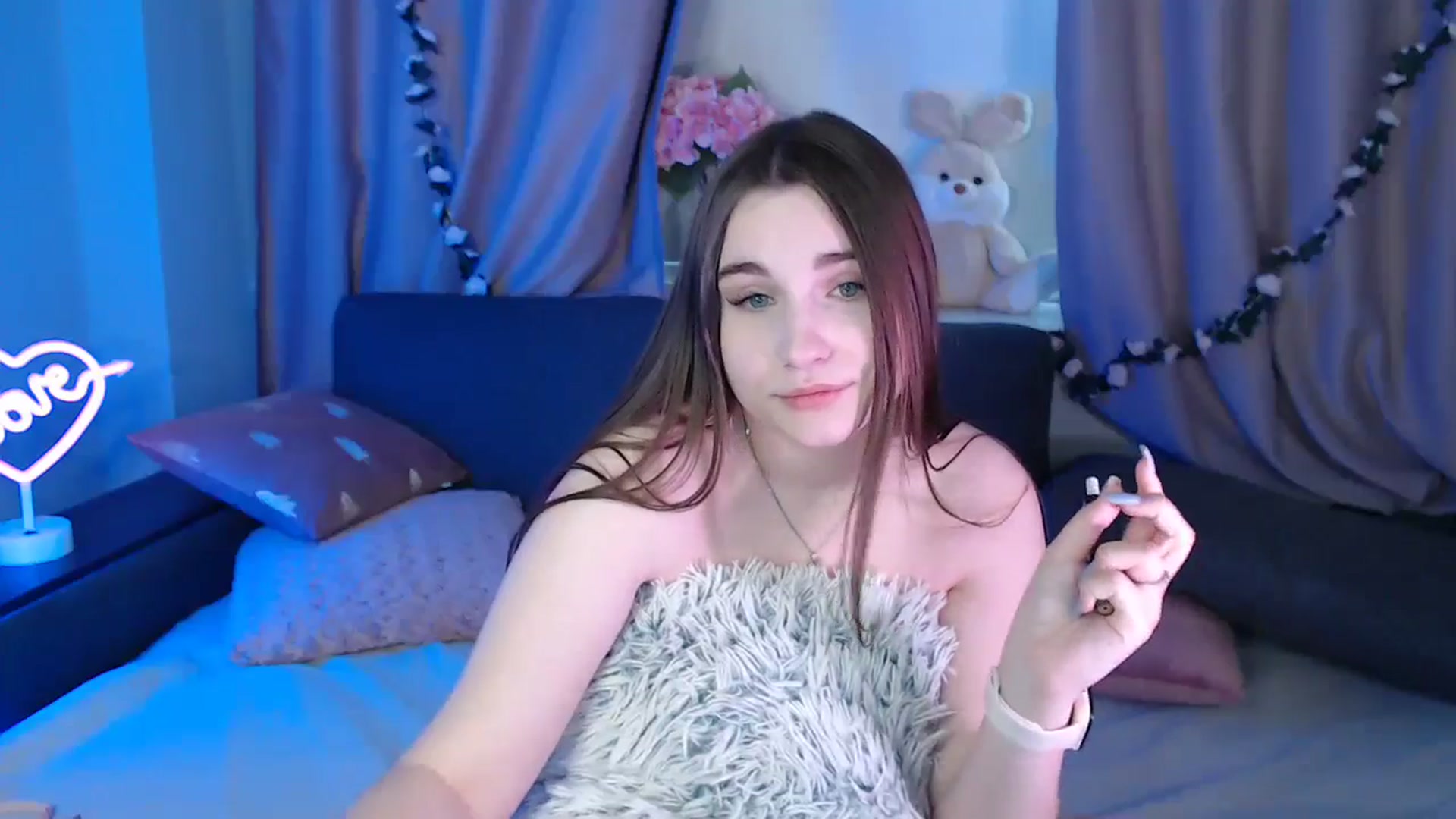 Gallery image thumbnail from LaneyGrey's myfreecams stream on, 02/11/2025, 11:09 image 6 of 20
