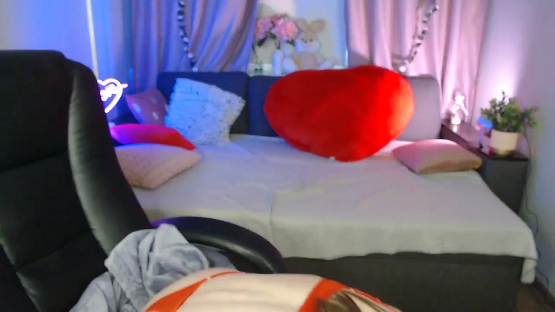 Gallery image thumbnail from LaneyGrey's myfreecams stream on, 02/14/2025, 14:42 image 15 of 20
