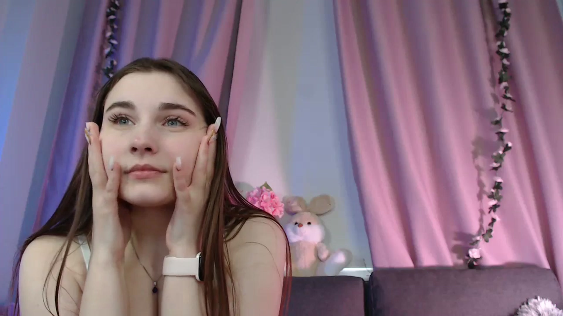 Gallery image thumbnail from LaneyGrey's myfreecams stream on, 02/26/2025, 13:25 image 16 of 20