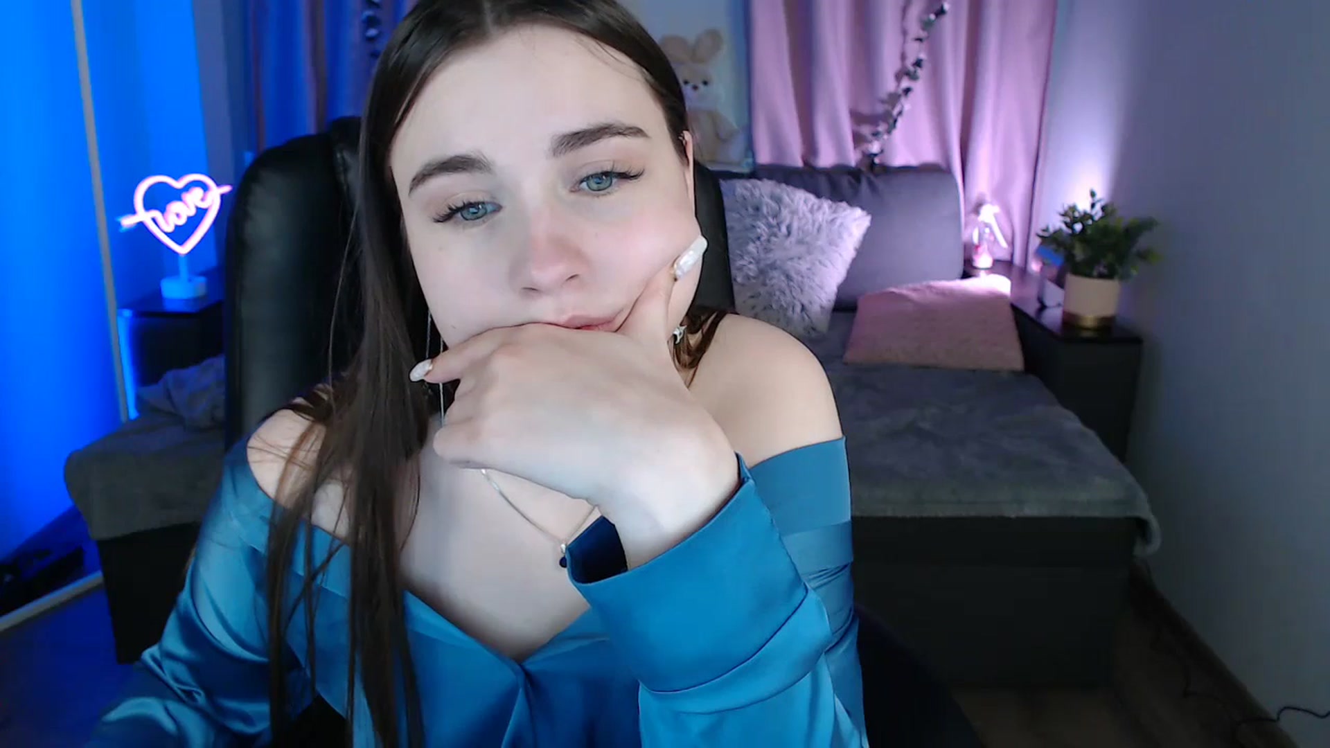 Gallery image thumbnail from LaneyGrey's myfreecams stream on, 02/28/2025, 13:59 image 2 of 20