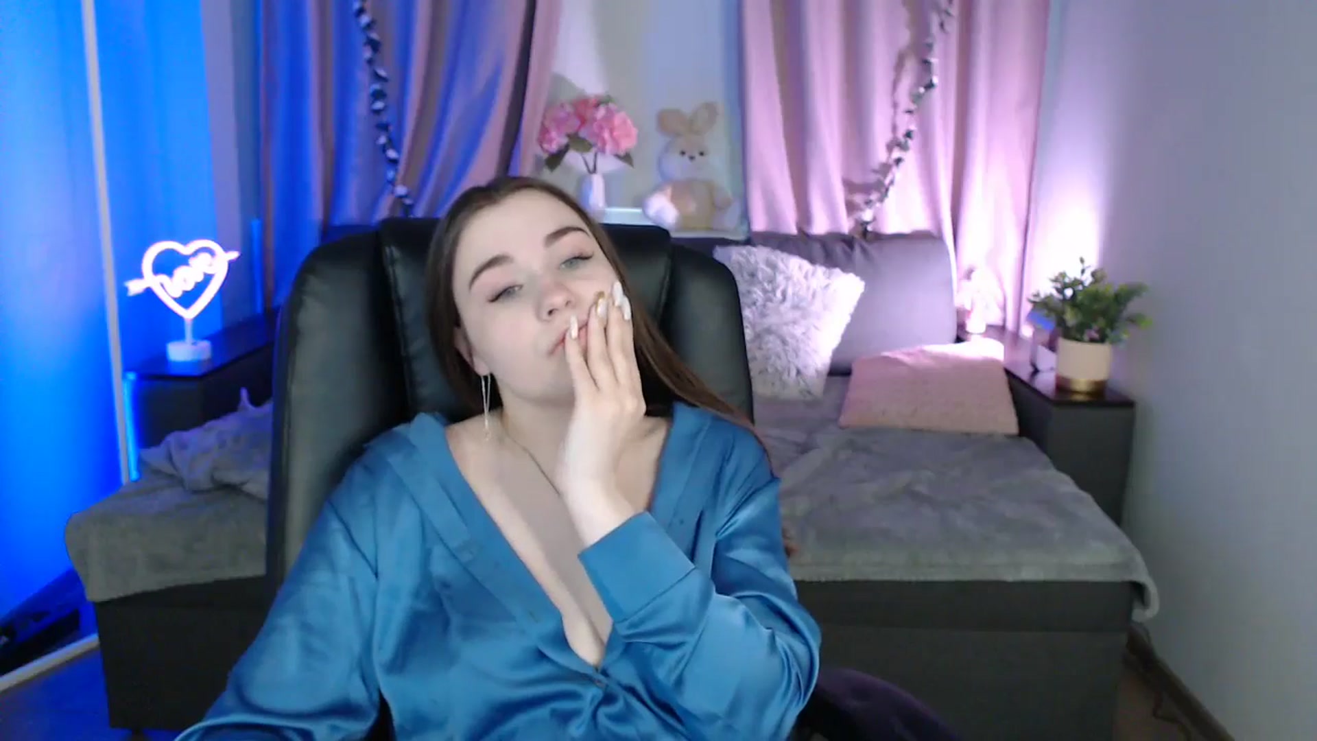 Gallery image thumbnail from LaneyGrey's myfreecams stream on, 02/28/2025, 14:38 image 12 of 20