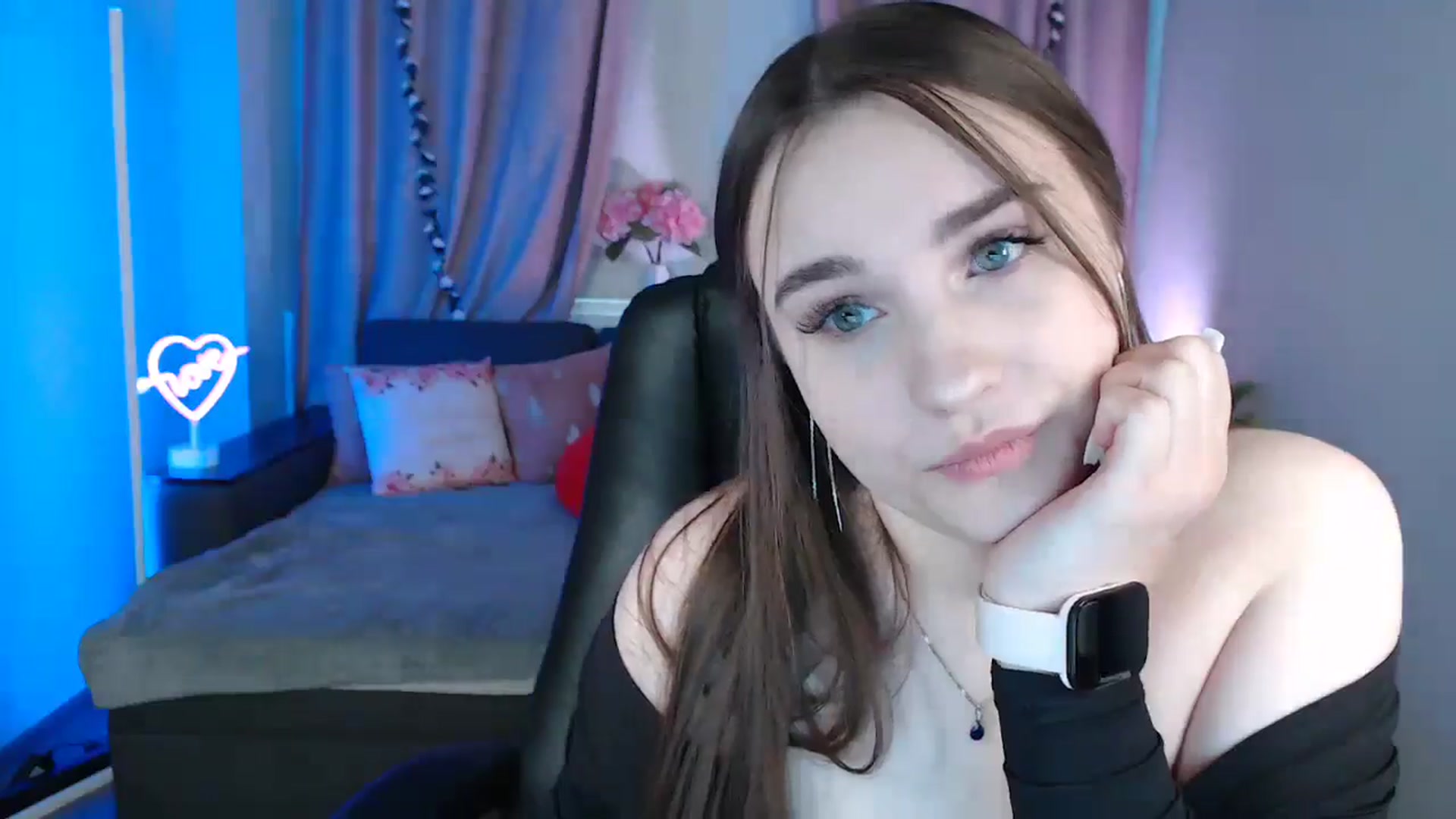 Gallery image thumbnail from LaneyGrey's myfreecams stream on, 03/05/2025, 09:40 image 16 of 20