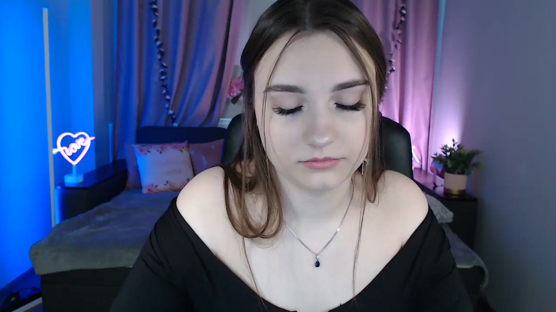 Gallery image thumbnail from LaneyGrey's myfreecams stream on, 03/05/2025, 09:40 image 3 of 20