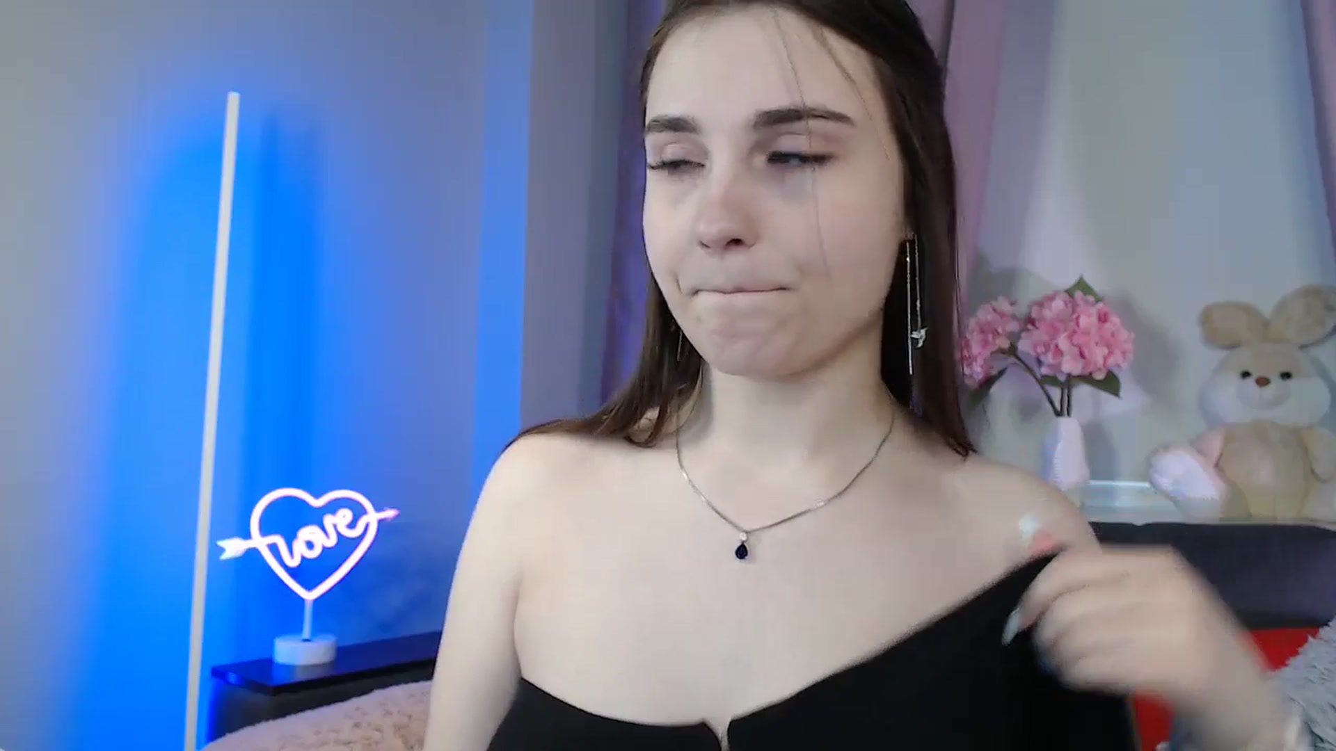 Gallery image thumbnail from LaneyGrey's myfreecams stream on, 03/05/2025, 14:40 image 17 of 20