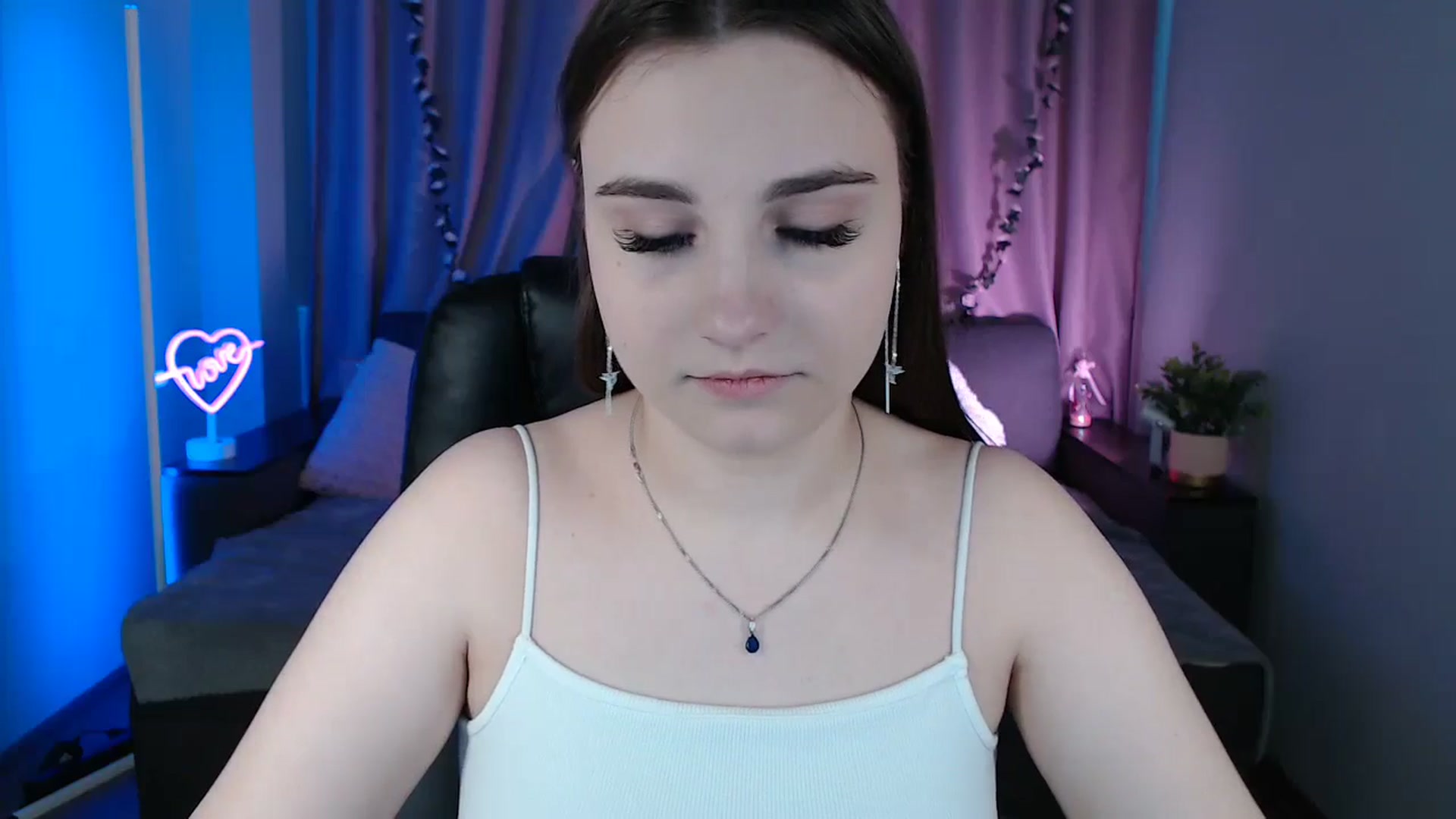 Gallery image thumbnail from LaneyGrey's myfreecams stream on, 03/09/2025, 09:27 image 4 of 20