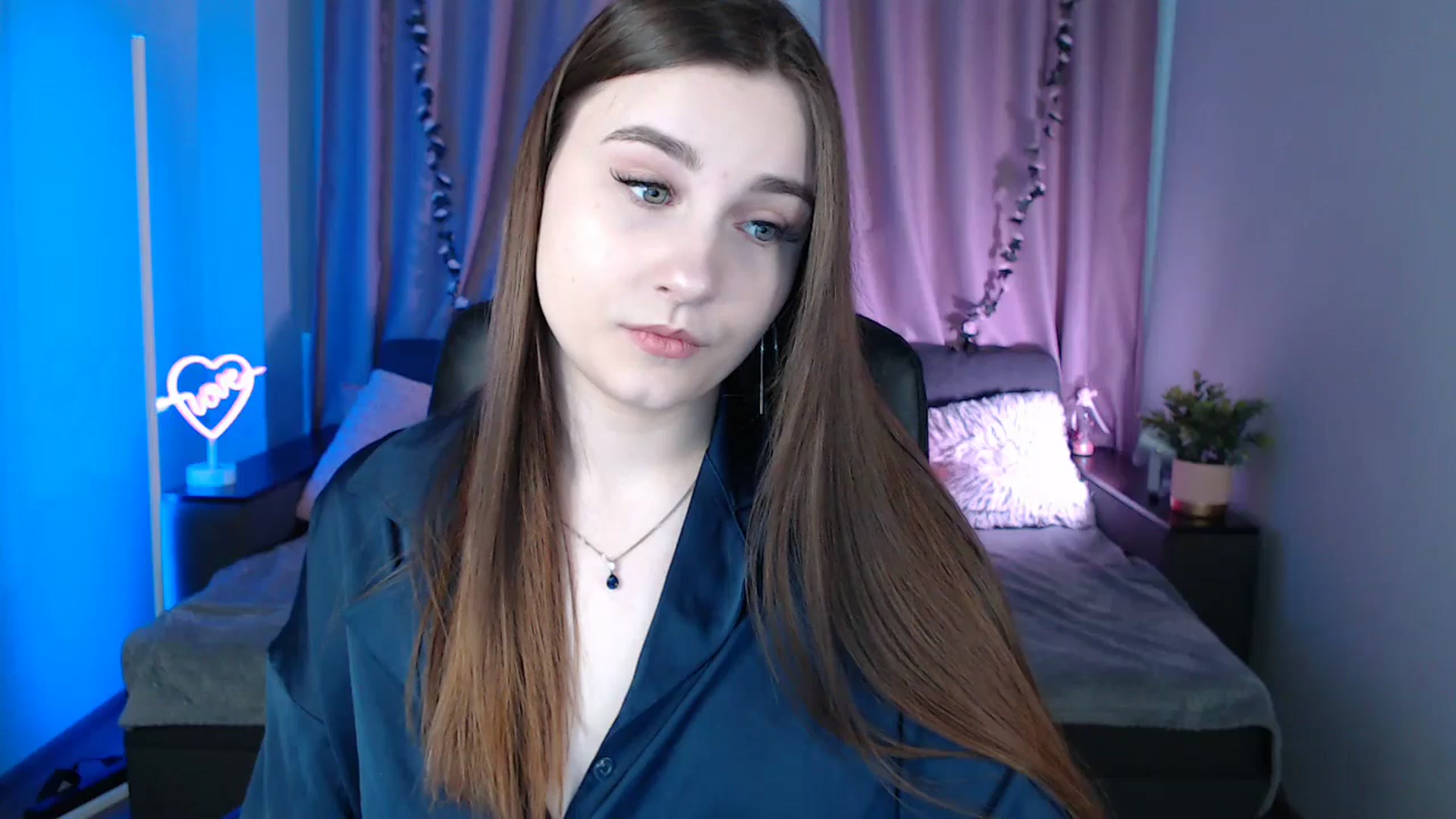 Gallery image thumbnail from LaneyGrey's myfreecams stream on, 03/10/2025, 09:13 image 4 of 20