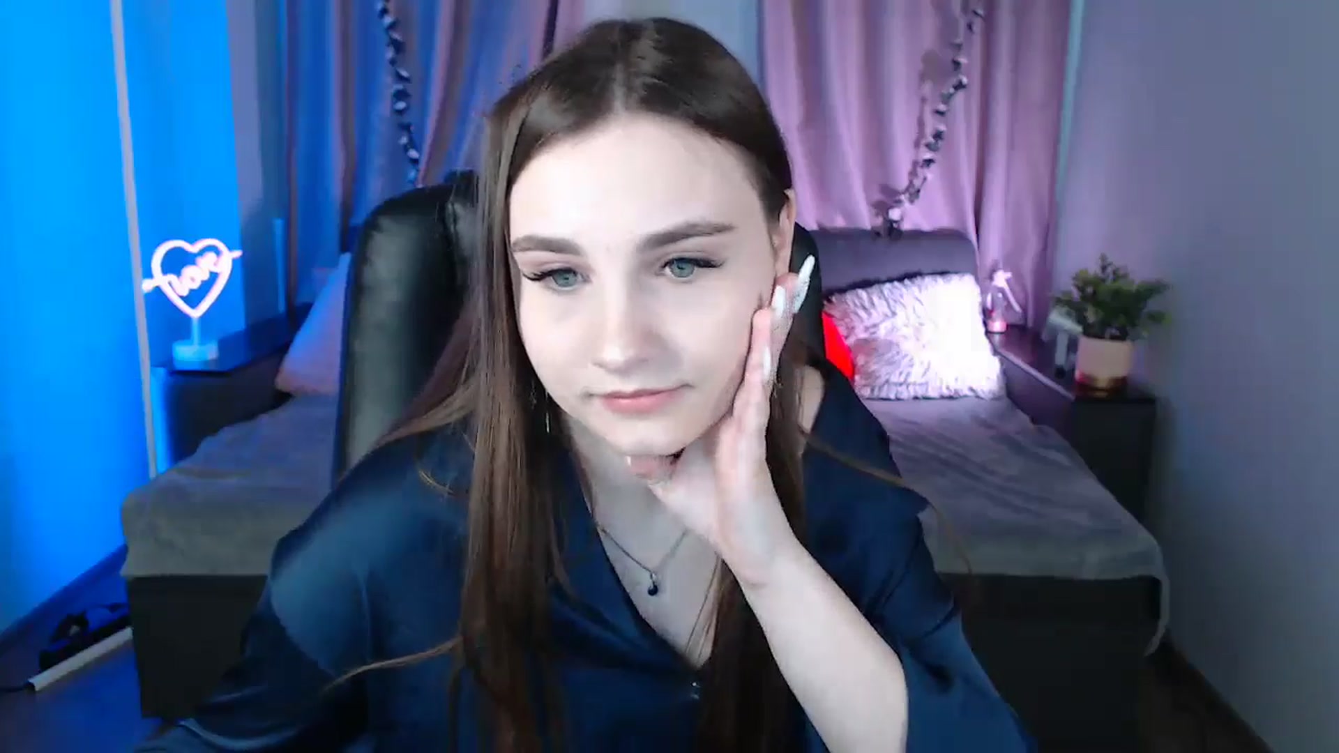 Gallery image thumbnail from LaneyGrey's myfreecams stream on, 03/10/2025, 09:28 image 3 of 20