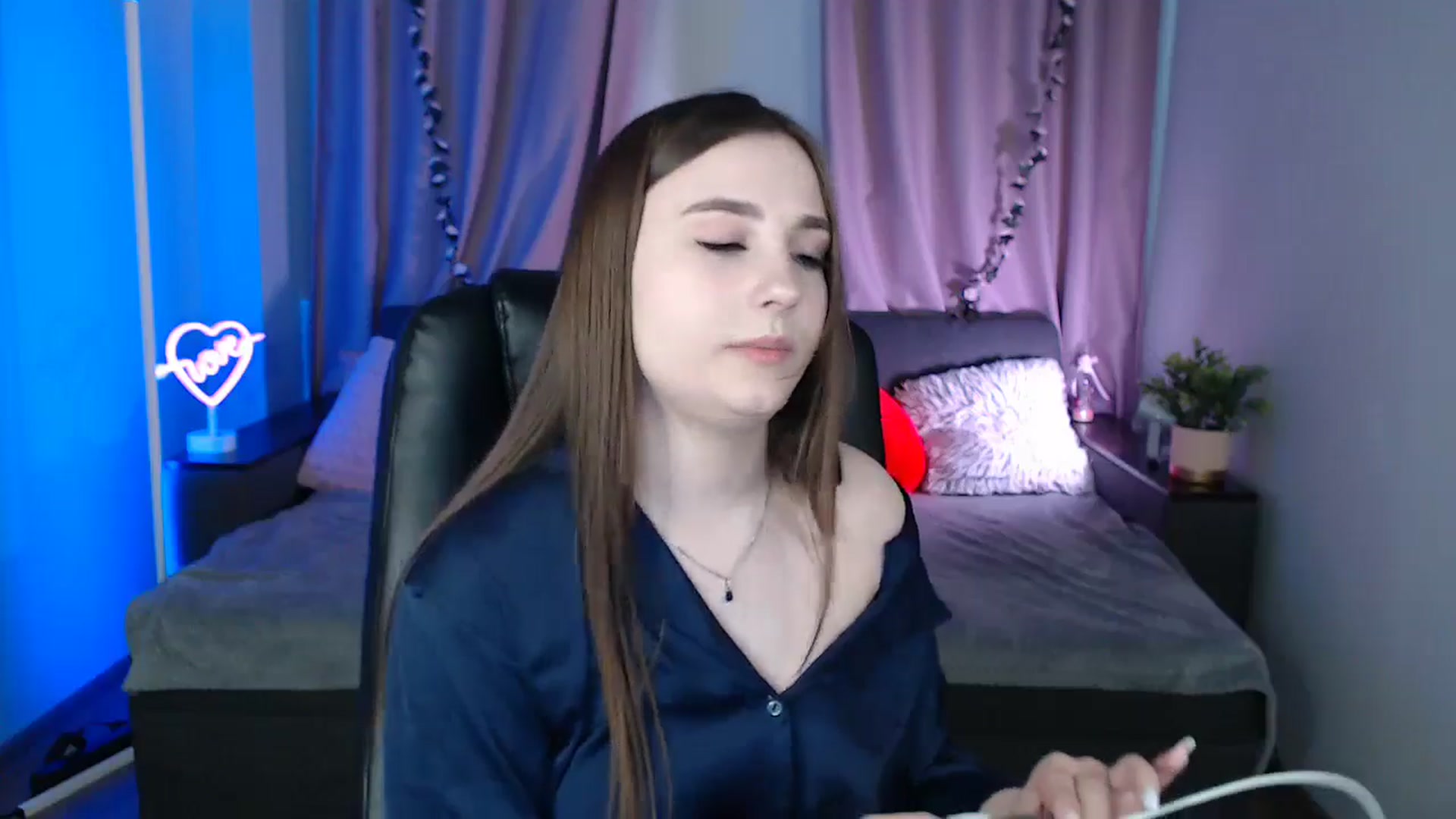 Gallery image thumbnail from LaneyGrey's myfreecams stream on, 03/10/2025, 10:17 image 10 of 20
