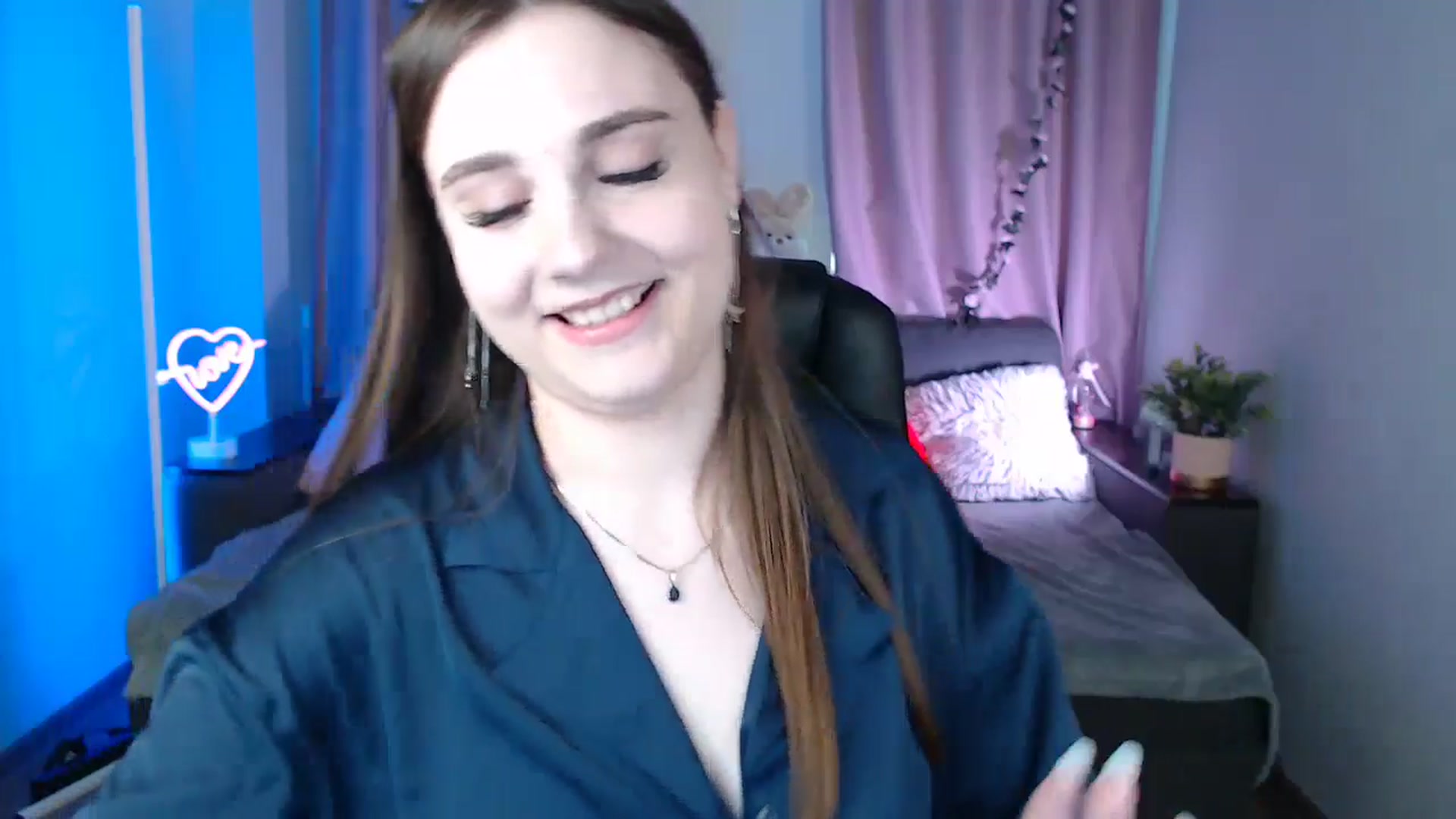 Gallery image thumbnail from LaneyGrey's myfreecams stream on, 03/10/2025, 10:17 image 3 of 20