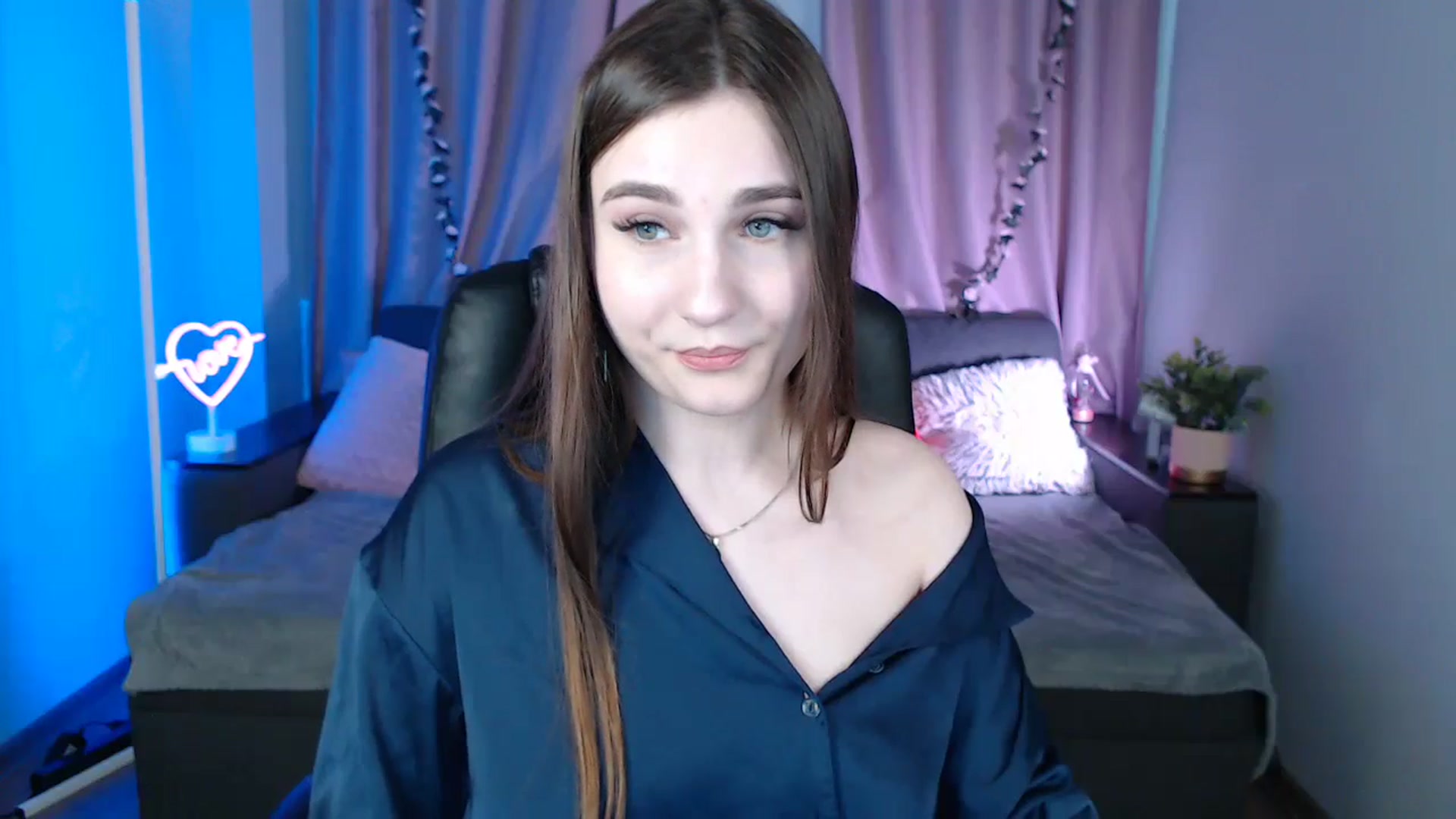 Gallery image thumbnail from LaneyGrey's myfreecams stream on, 03/10/2025, 10:17 image 18 of 20