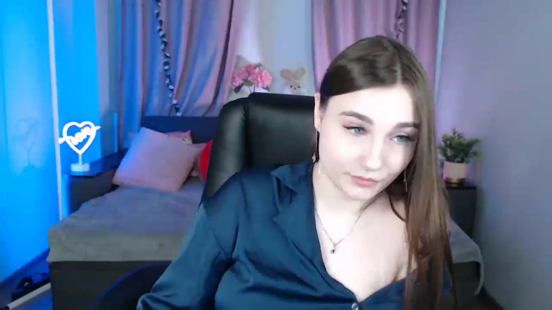 Gallery image thumbnail from LaneyGrey's myfreecams stream on, 03/10/2025, 10:17 image 20 of 20