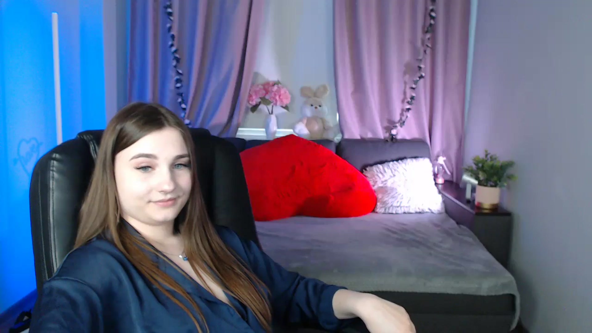 Gallery image thumbnail from LaneyGrey's myfreecams stream on, 03/10/2025, 10:55 image 19 of 20