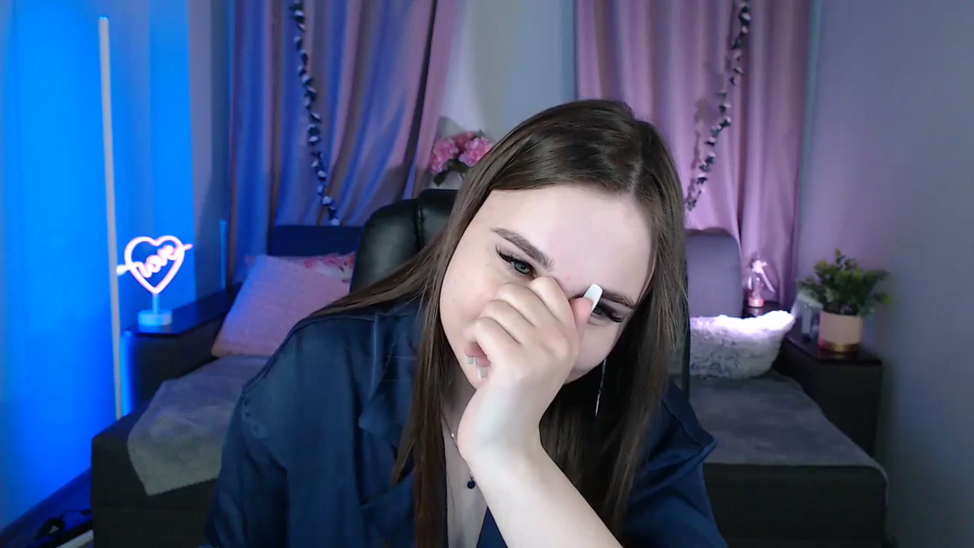 Gallery image thumbnail from LaneyGrey's myfreecams stream on, 03/10/2025, 14:52 image 14 of 20