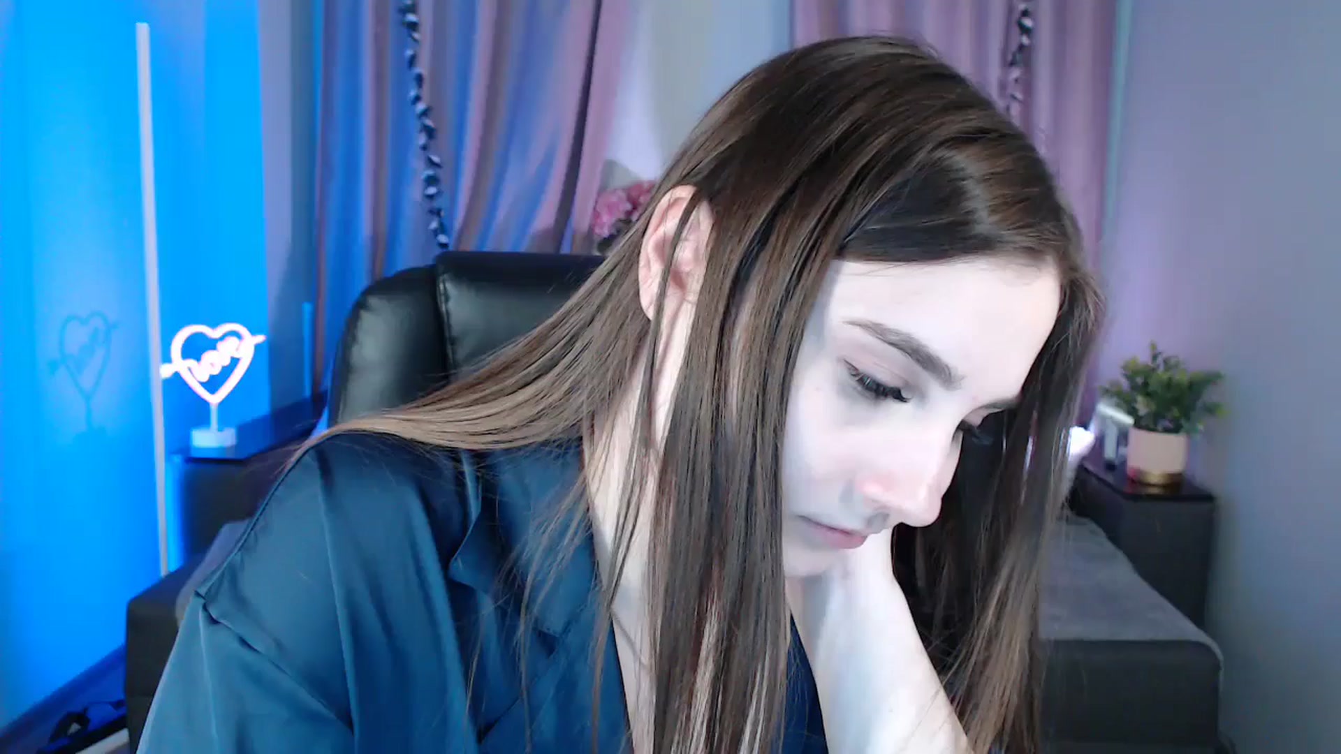 Gallery image thumbnail from LaneyGrey's myfreecams stream on, 03/10/2025, 14:52 image 4 of 20