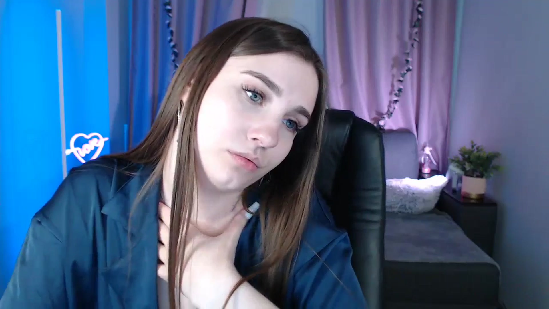 Gallery image thumbnail from LaneyGrey's myfreecams stream on, 03/10/2025, 14:52 image 2 of 20
