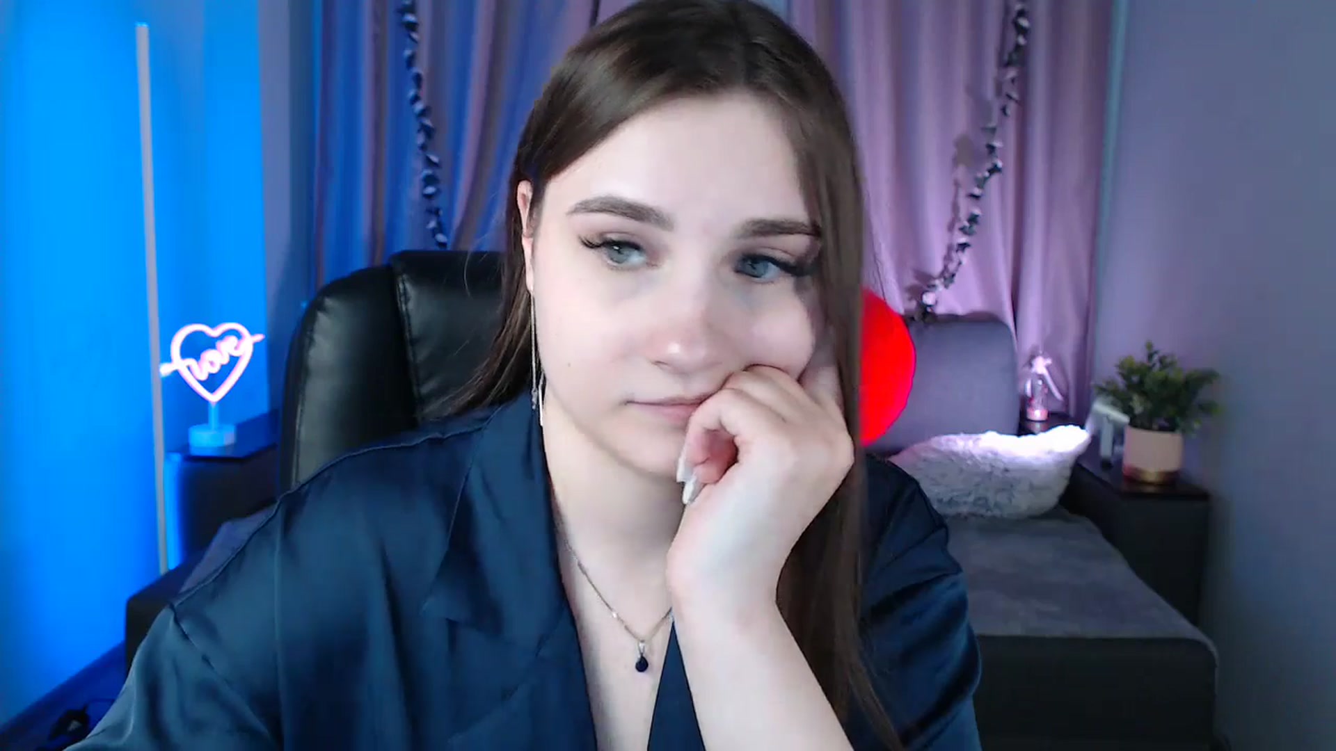 Gallery image thumbnail from LaneyGrey's myfreecams stream on, 03/10/2025, 14:52 image 7 of 20