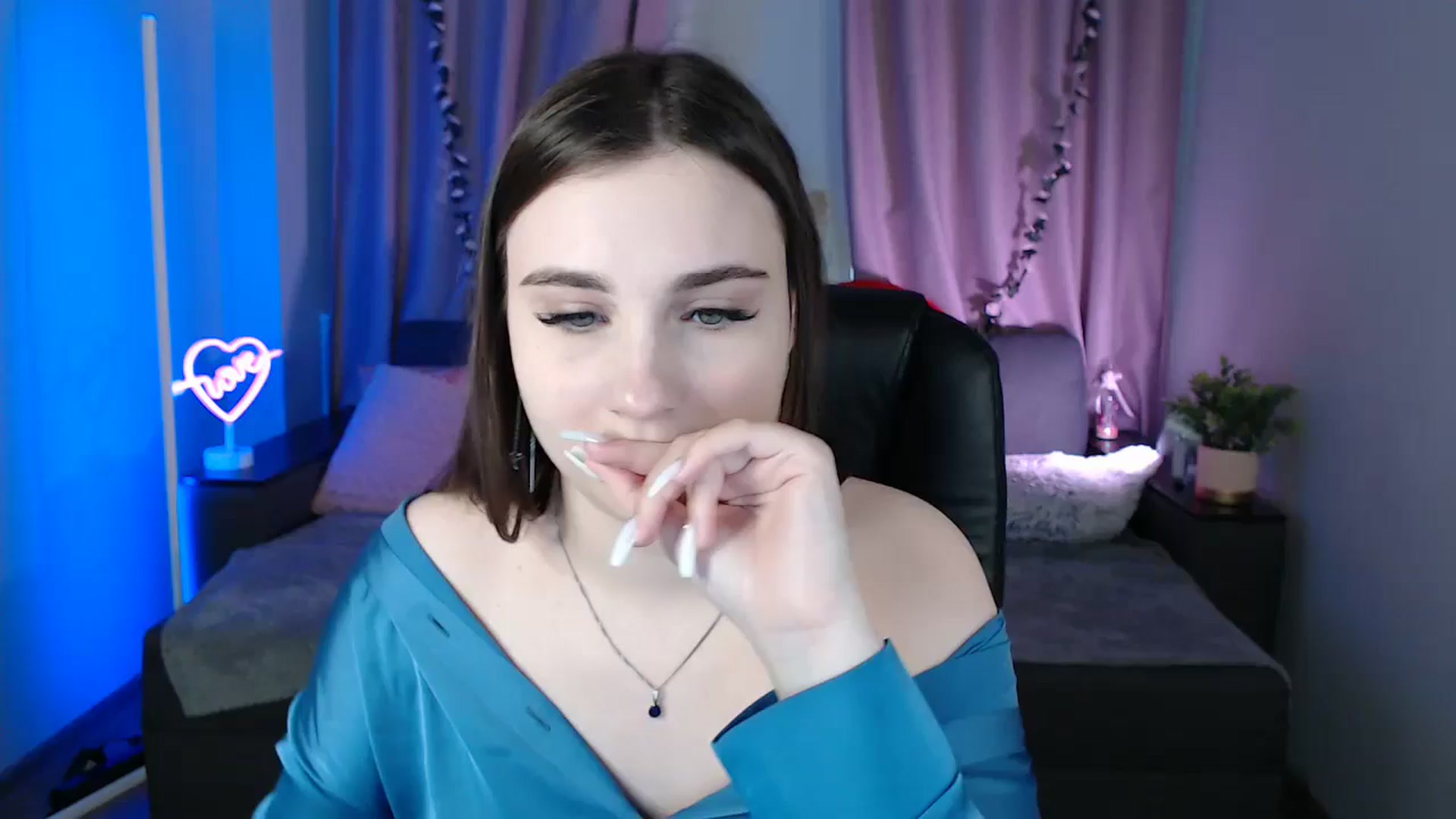 Gallery image thumbnail from LaneyGrey's myfreecams stream on, 03/11/2025, 09:44 image 18 of 20