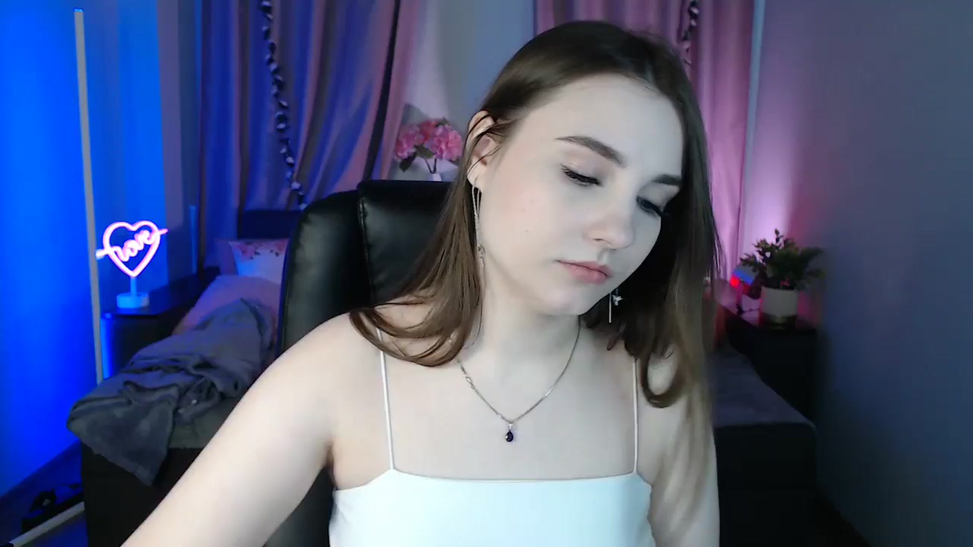 Gallery image thumbnail from LaneyGrey's myfreecams stream on, 03/12/2025, 09:35 image 1 of 20