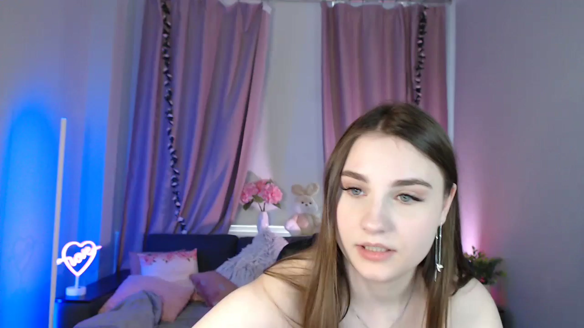 Gallery image thumbnail from LaneyGrey's myfreecams stream on, 03/12/2025, 12:06 image 1 of 20