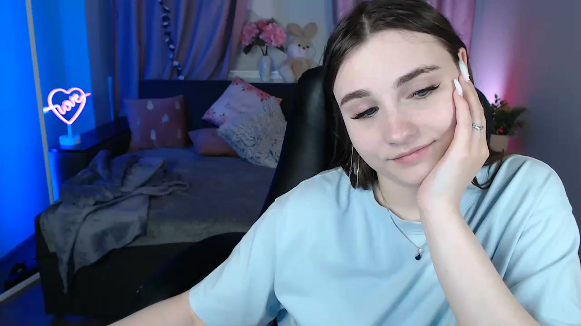 Gallery image thumbnail from LaneyGrey's myfreecams stream on, 03/14/2025, 14:44 image 15 of 20