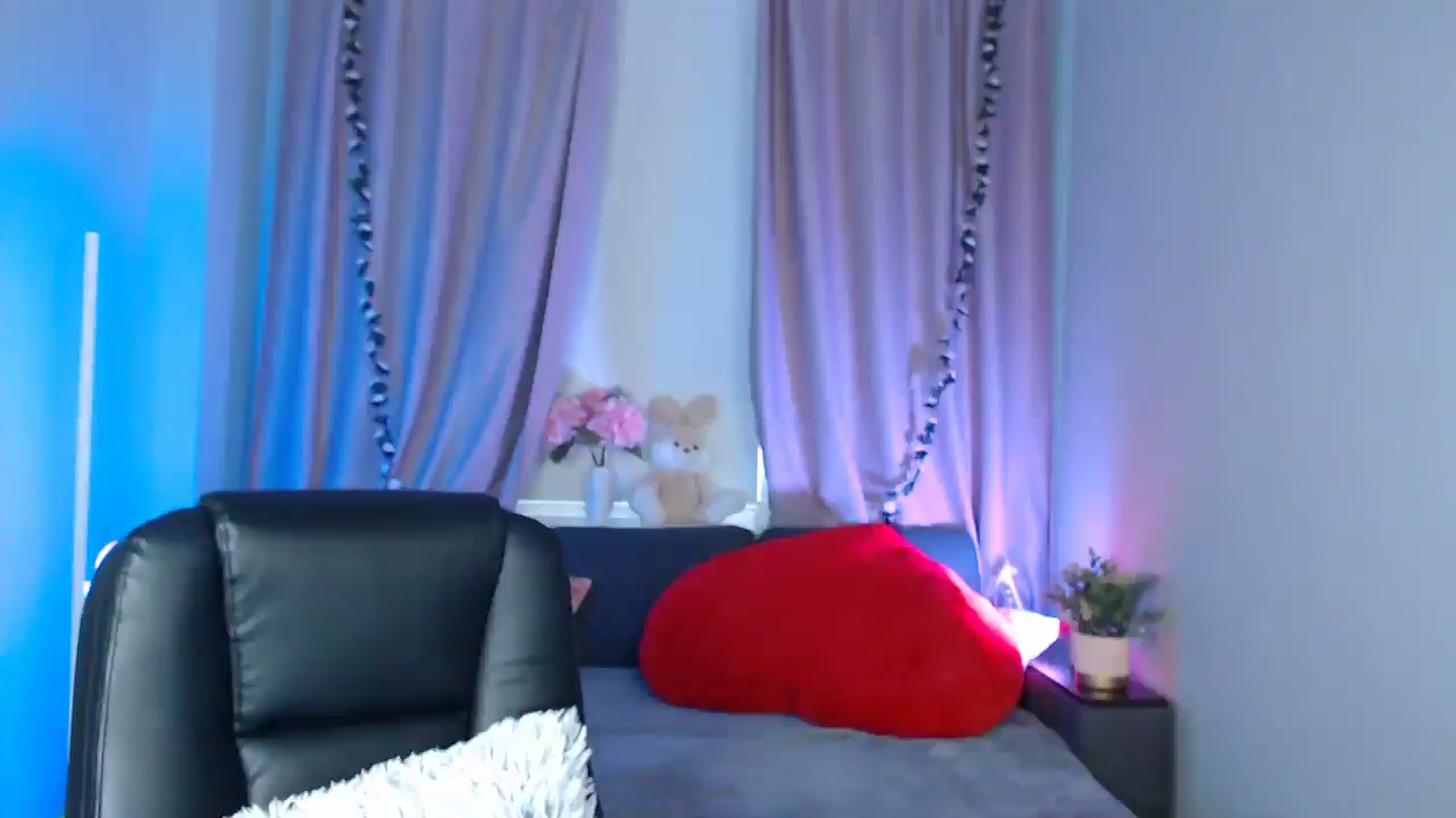 Gallery image thumbnail from LaneyGrey's myfreecams stream on, 03/17/2025, 10:41 image 3 of 20
