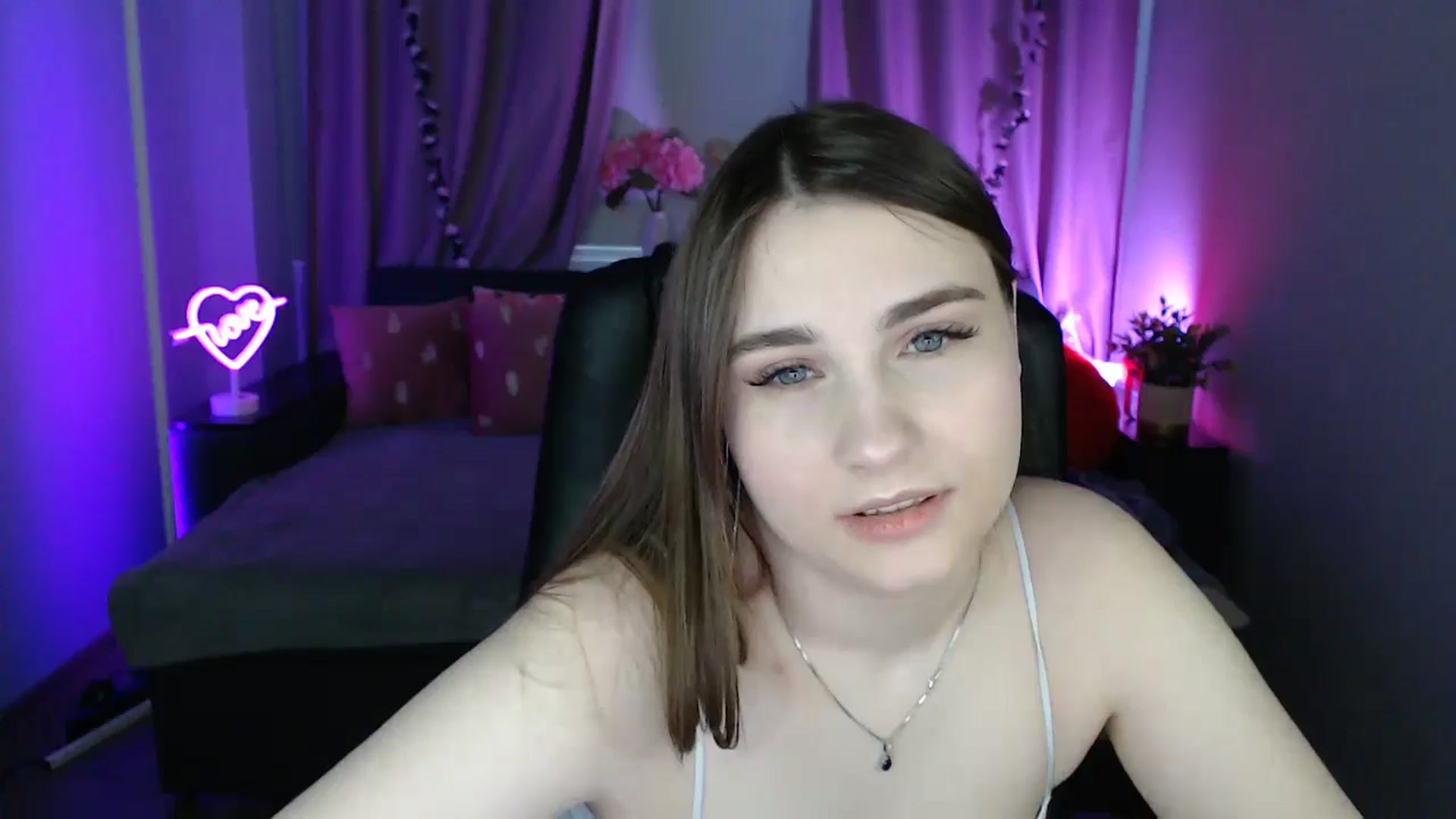 Gallery image thumbnail from LaneyGrey's myfreecams stream on, 03/21/2025, 11:03 image 3 of 20