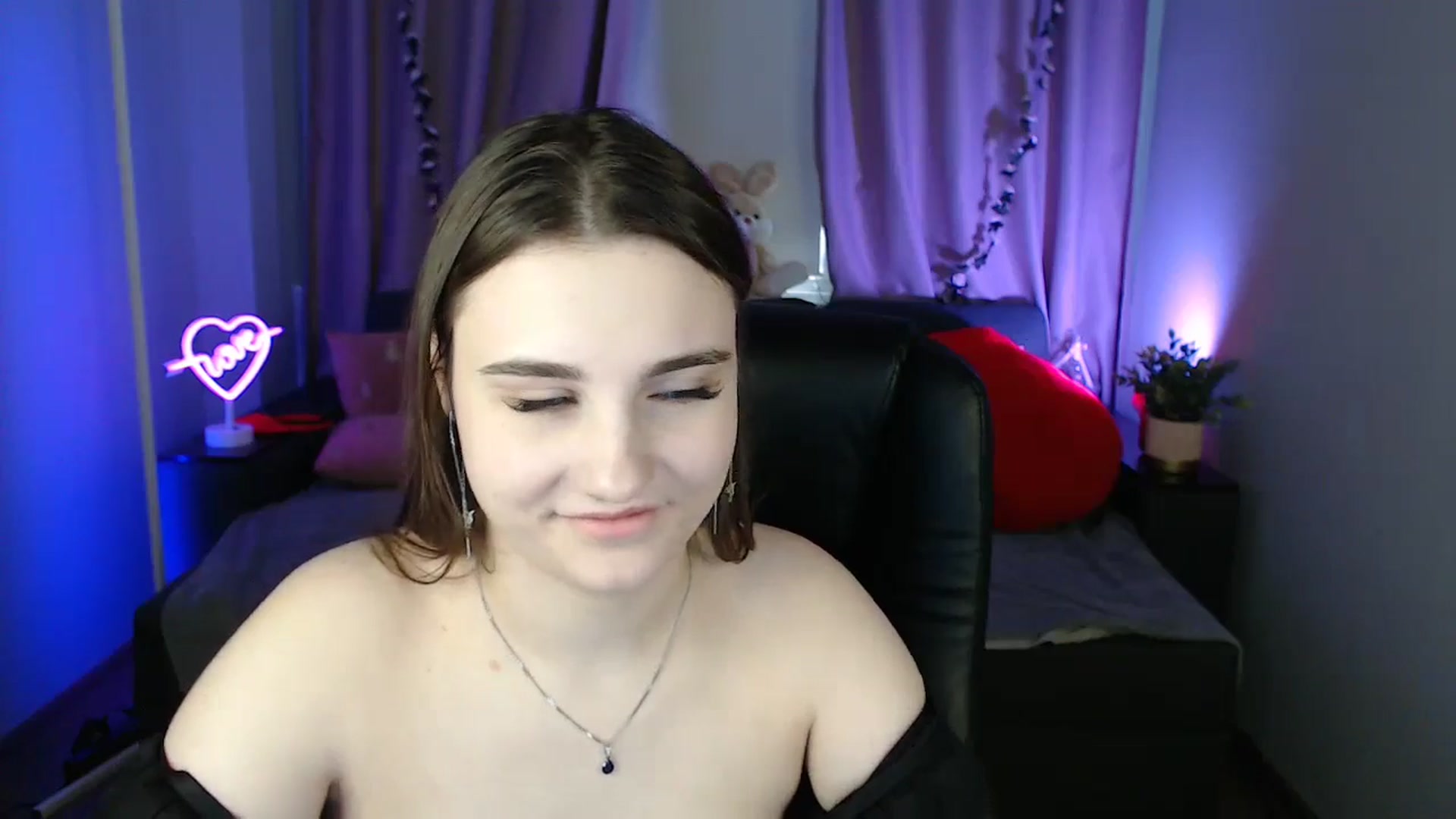 Gallery image thumbnail from LaneyGrey's myfreecams stream on, 03/24/2025, 10:48 image 7 of 20