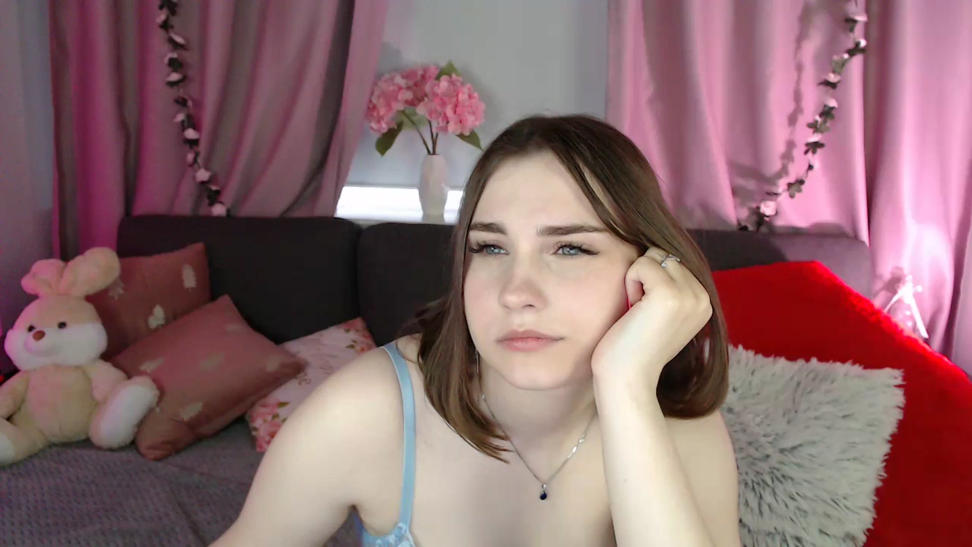 Gallery image thumbnail from LaneyGrey's myfreecams stream on, 04/25/2025, 12:17 image 14 of 20