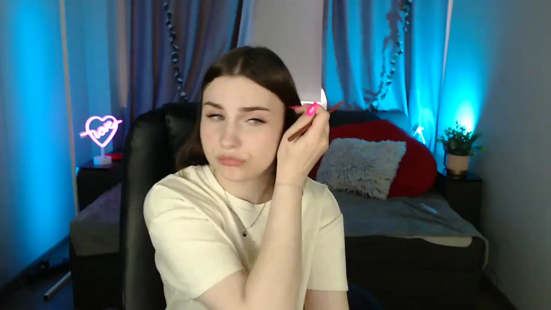 Gallery image thumbnail from LaneyGrey's myfreecams stream on, 04/25/2025, 12:55 image 8 of 20
